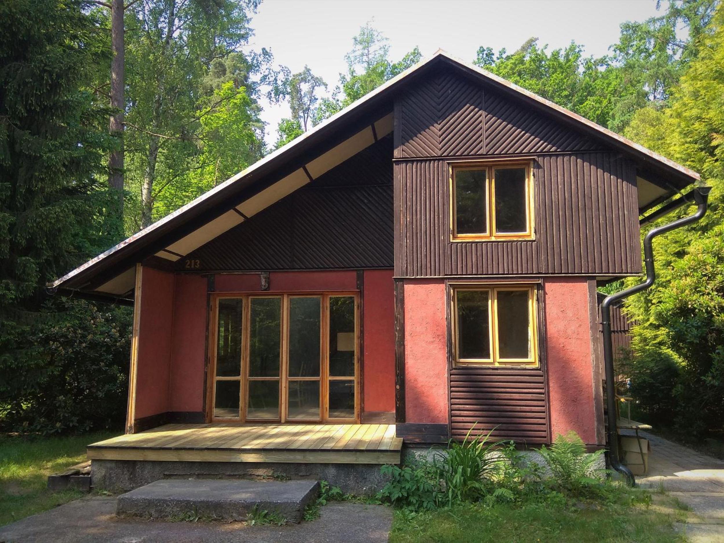 Three-Bedroom House photo 2