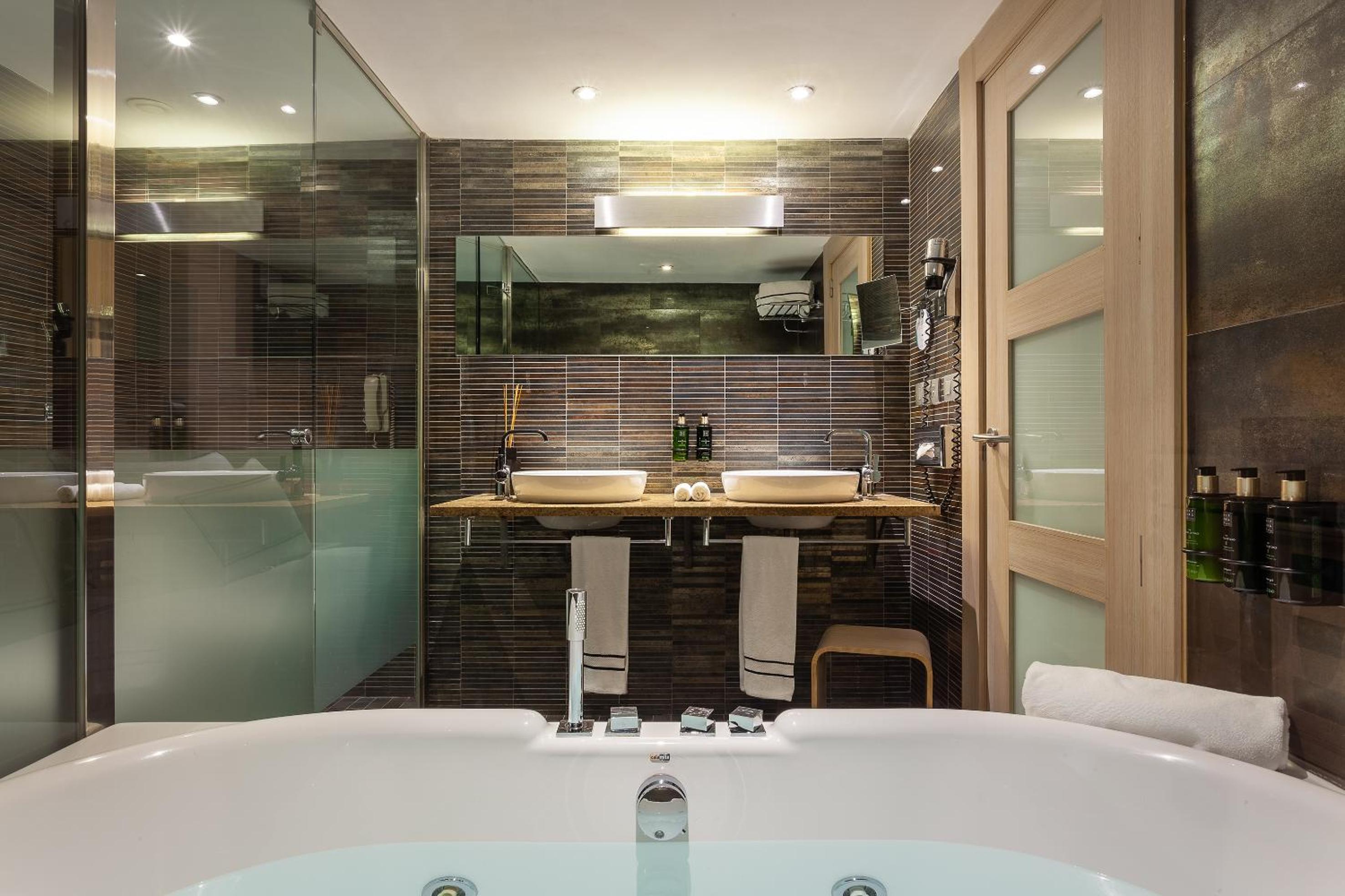 The Level Two Bedroom Premium Room thumbnail 5