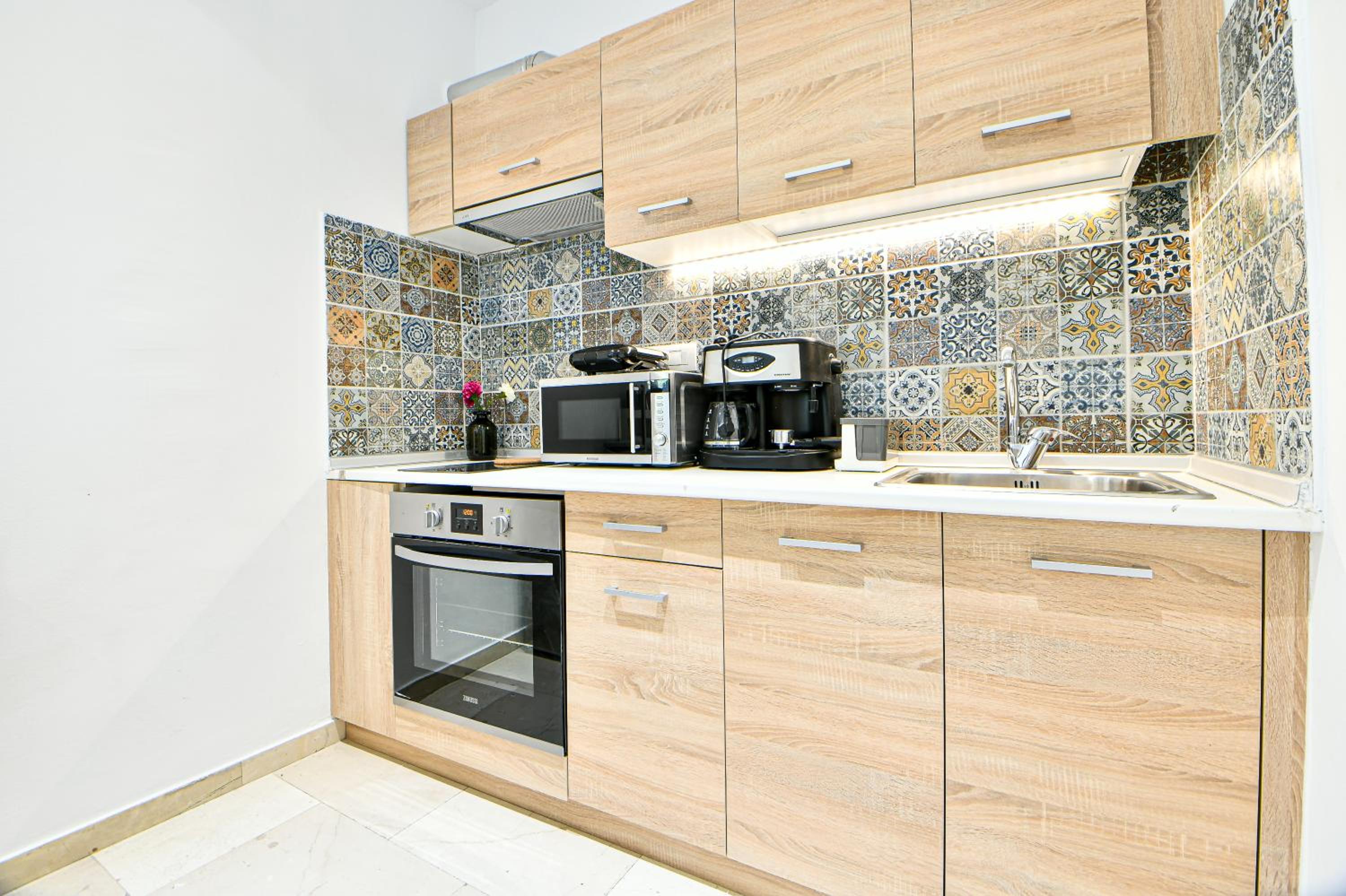 One-Bedroom Apartment photo 2