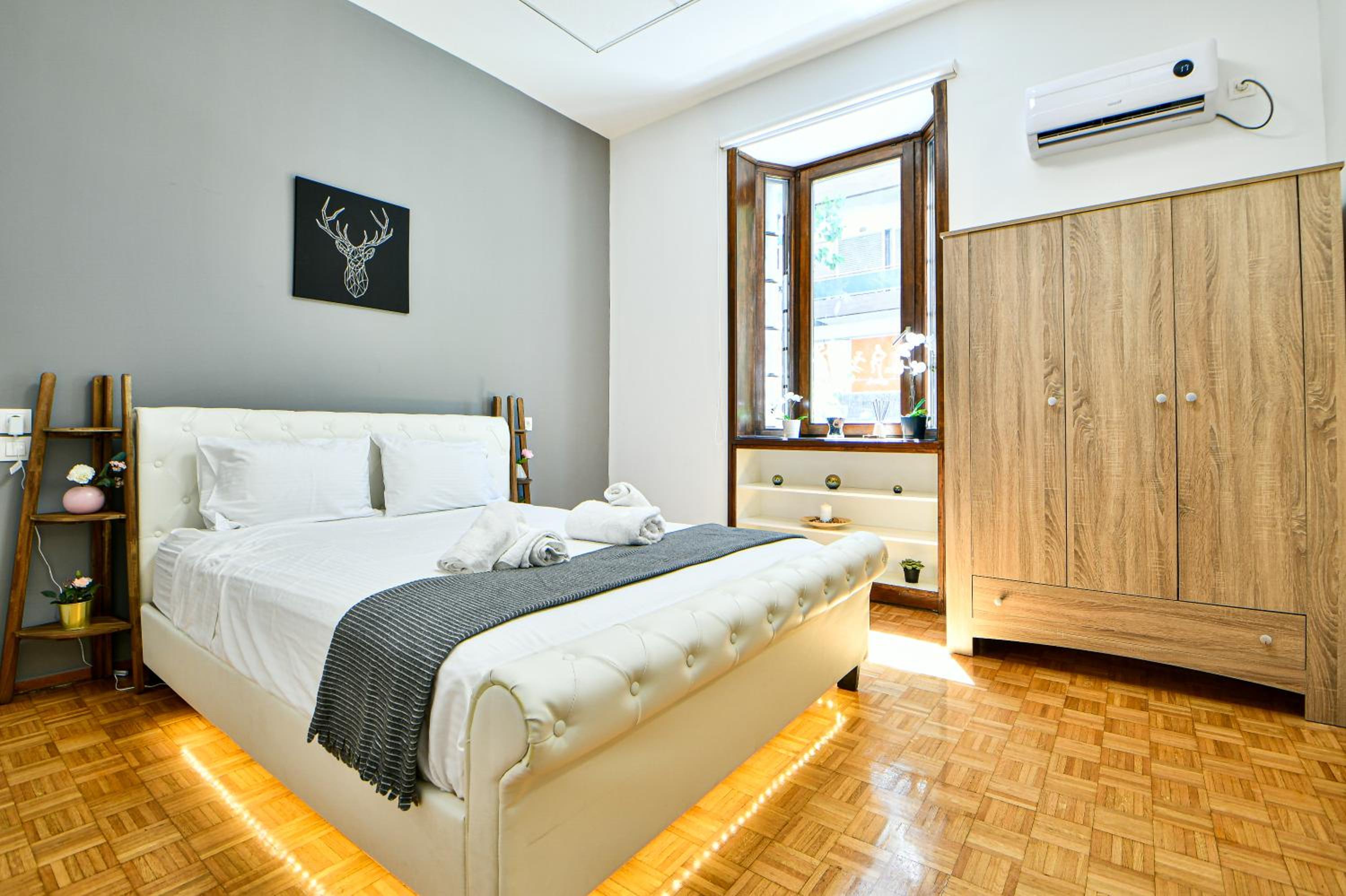 One-Bedroom Apartment photo 1