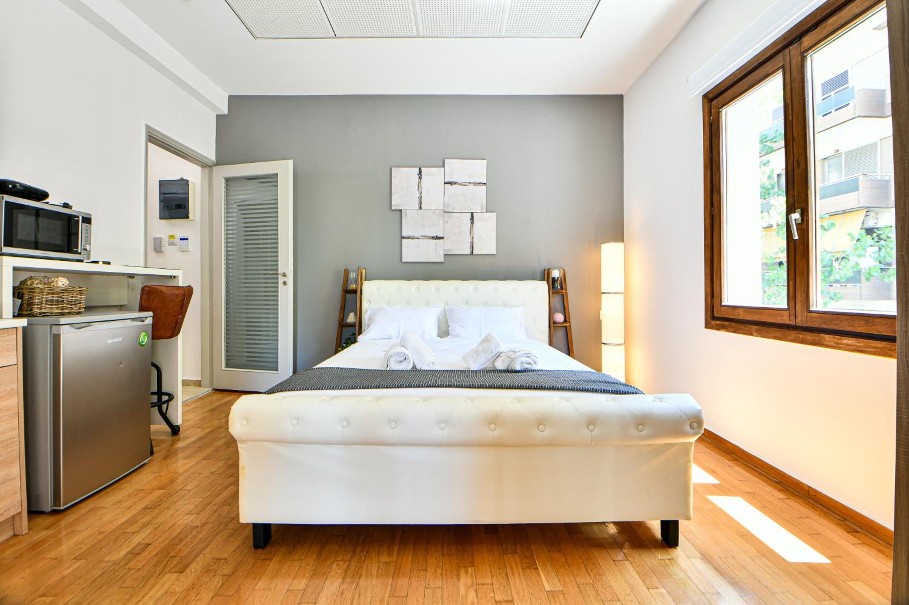 One-Bedroom Apartment photo 2