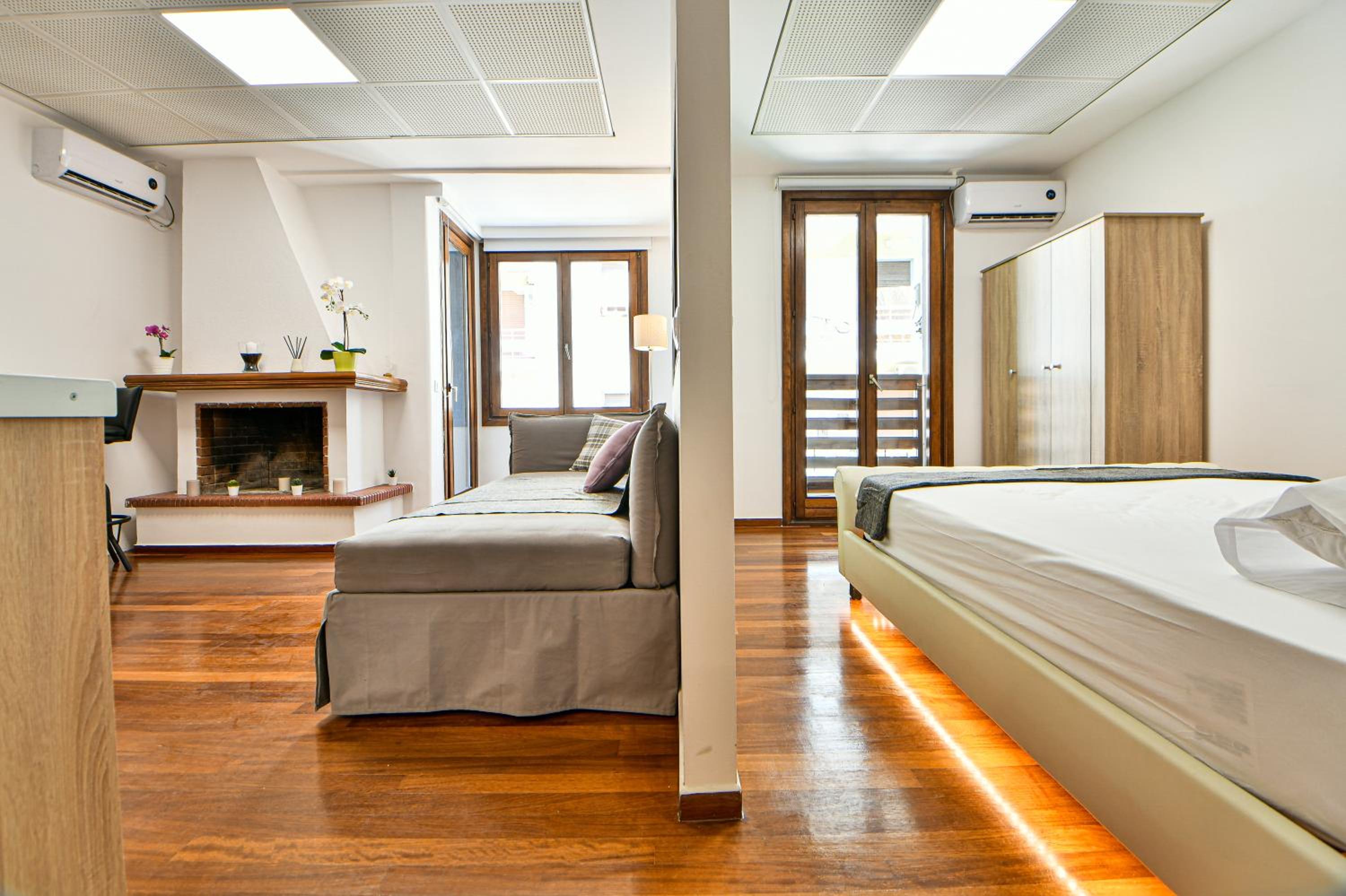 One-Bedroom Apartment photo 1
