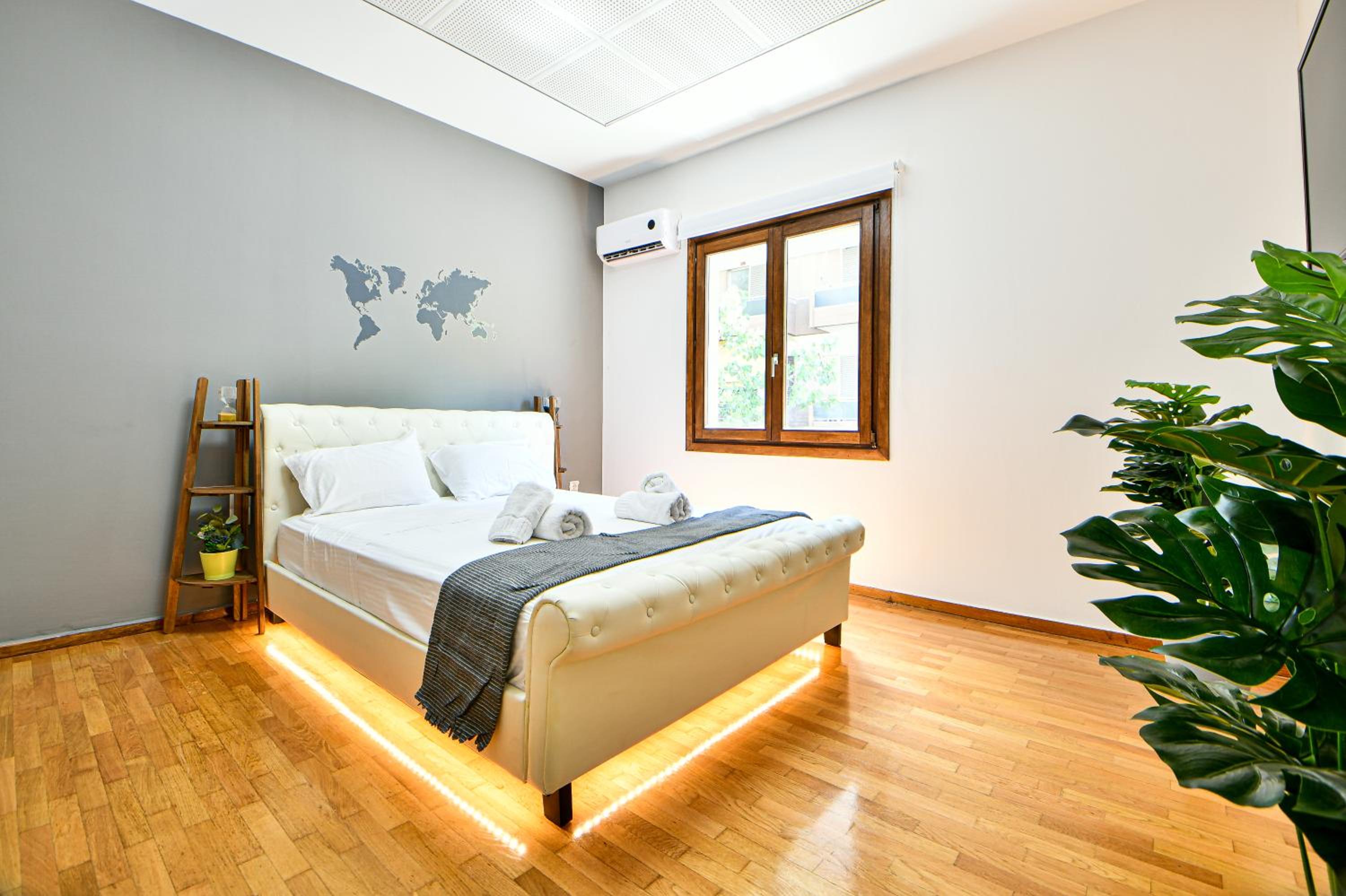 One-Bedroom Apartment photo 1