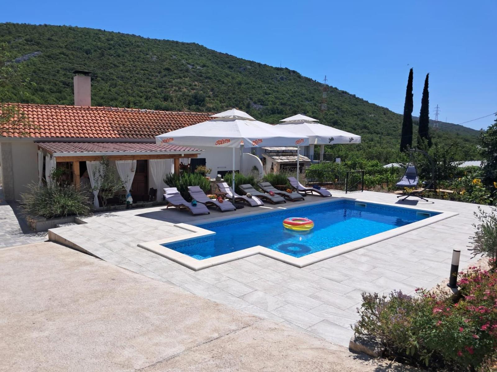 Villa with Private Pool - Photo 19