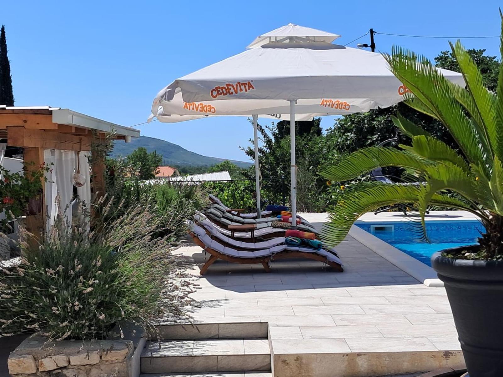 Villa with Private Pool - Photo 18