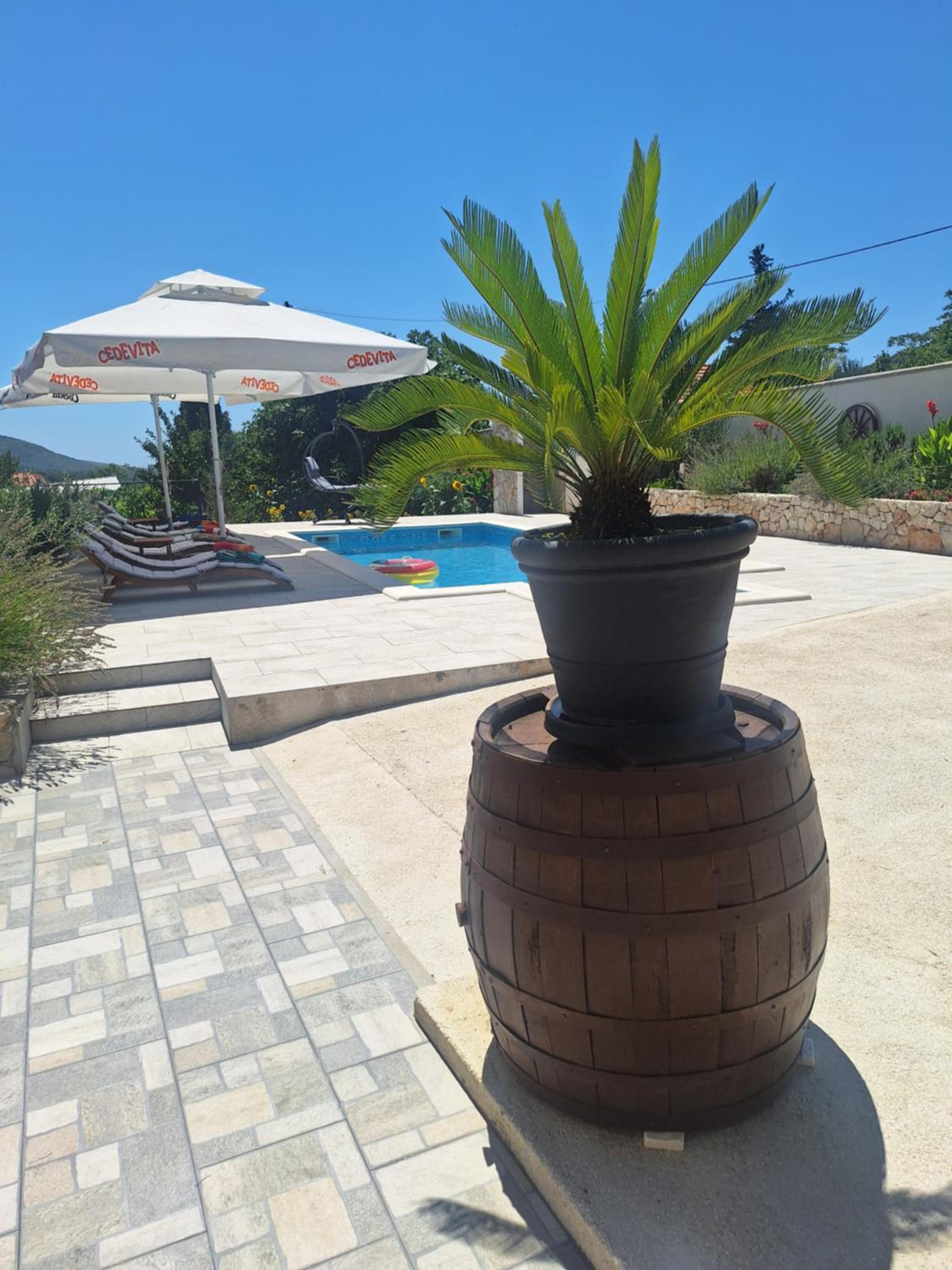 Villa with Private Pool - Photo 44