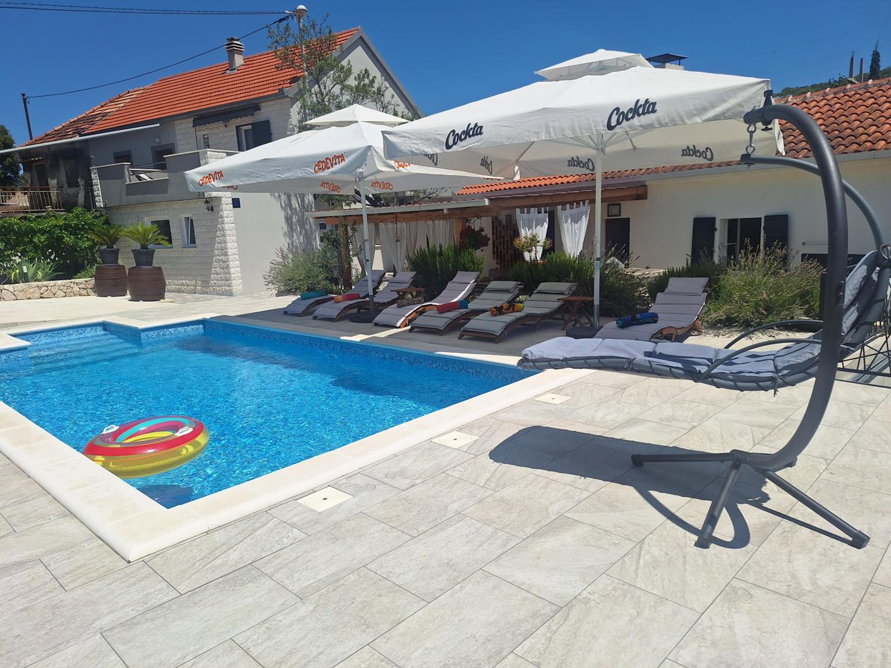 Villa with Private Pool - Photo 45