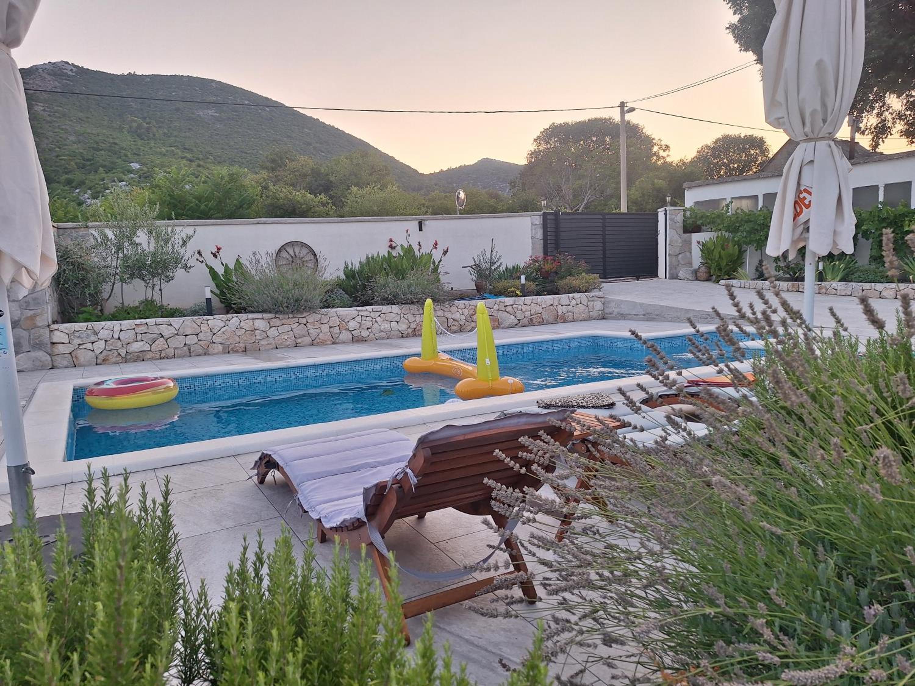 Villa with Private Pool - Photo 46