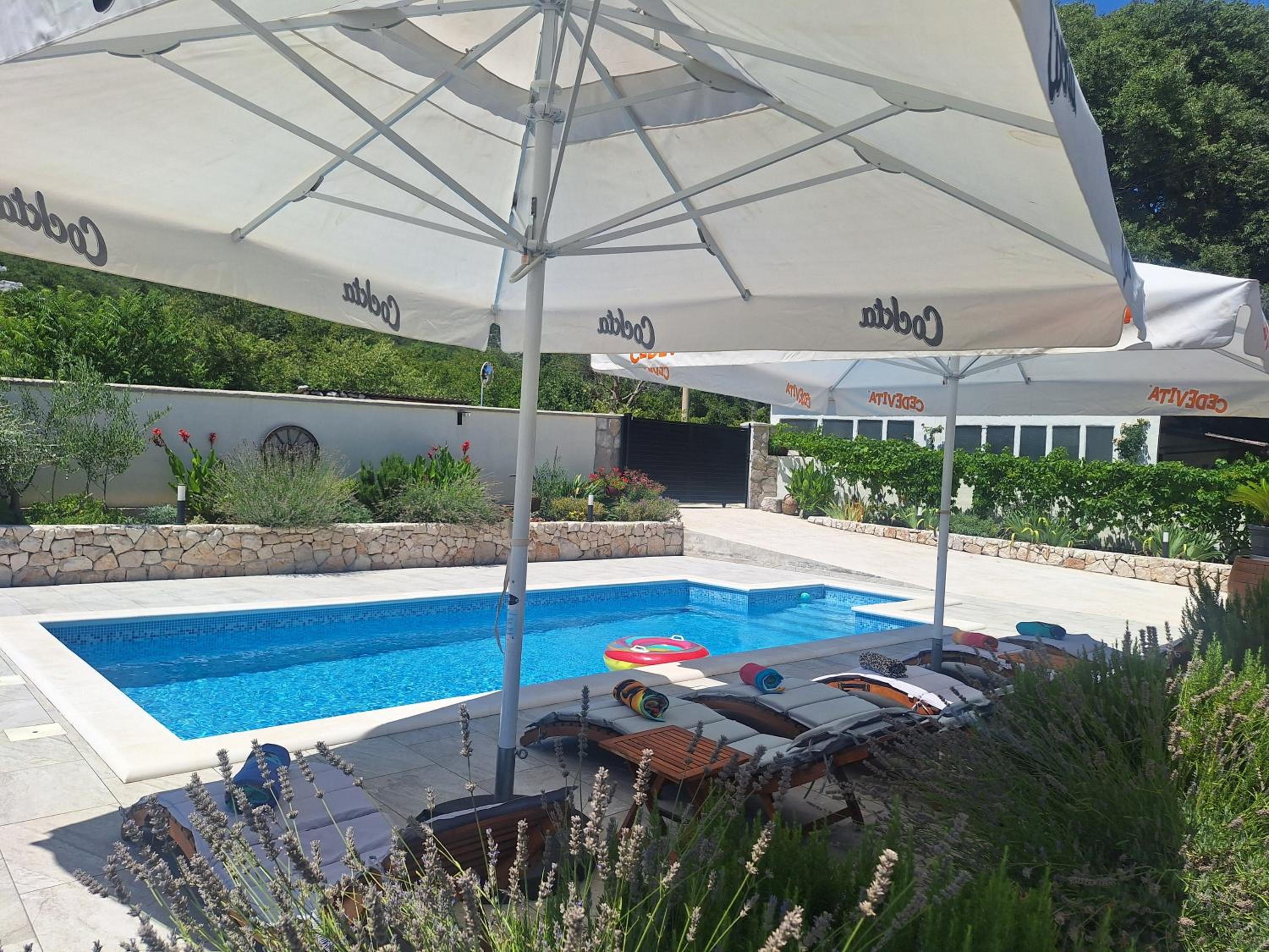 Villa with Private Pool - Photo 48