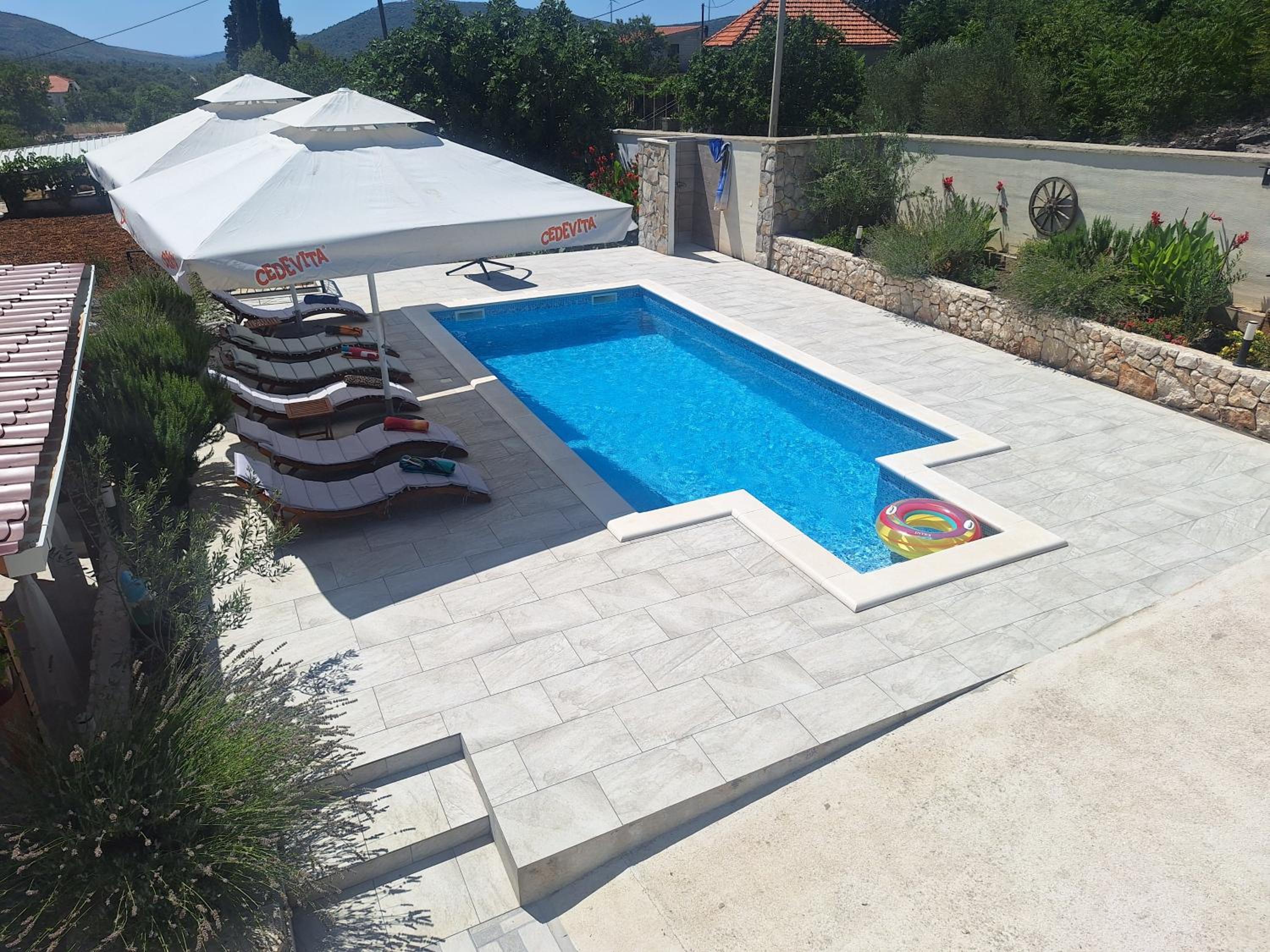 Villa with Private Pool - Photo 49