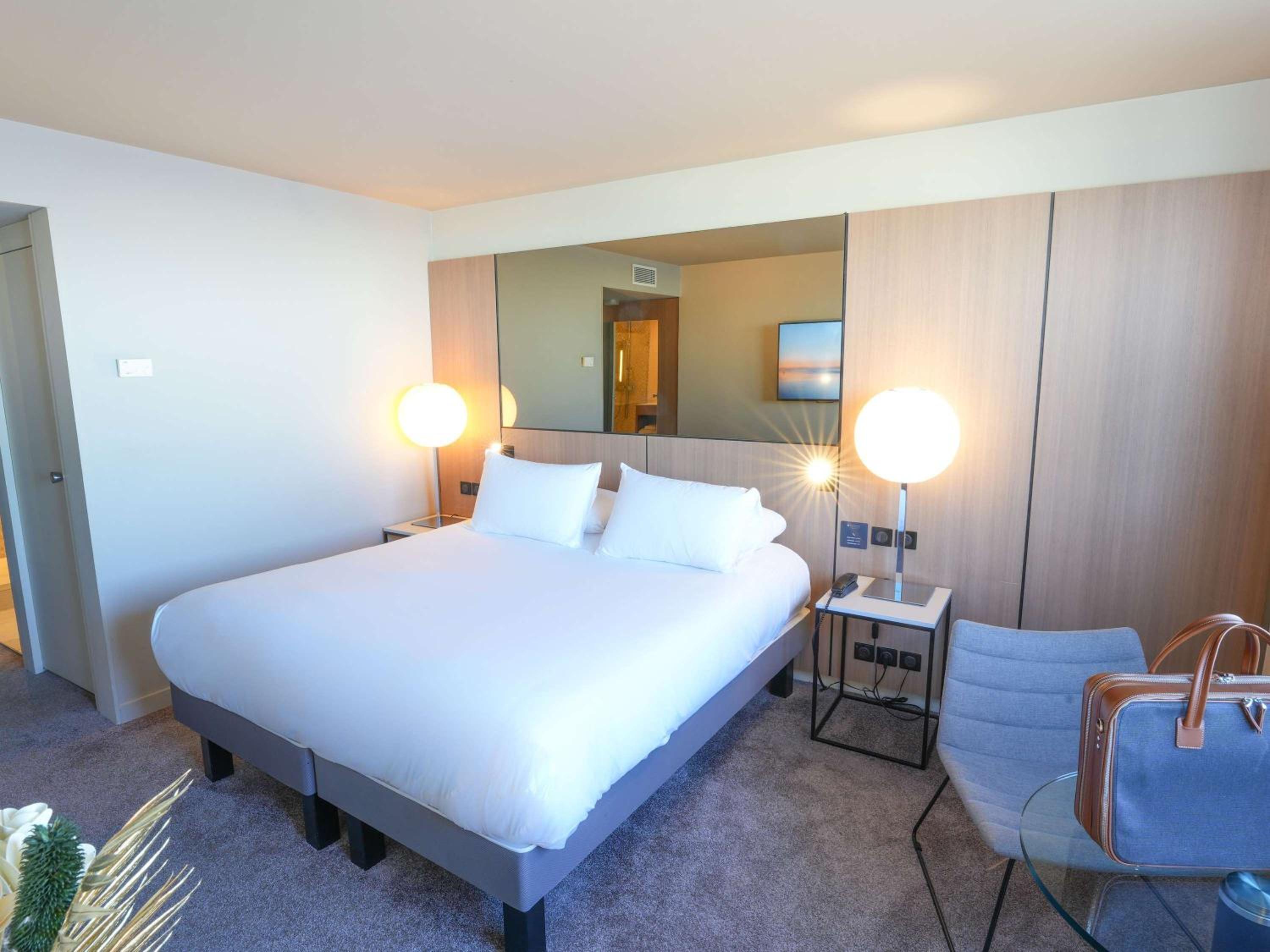 Deluxe Double Room with Lake View - Photo 5