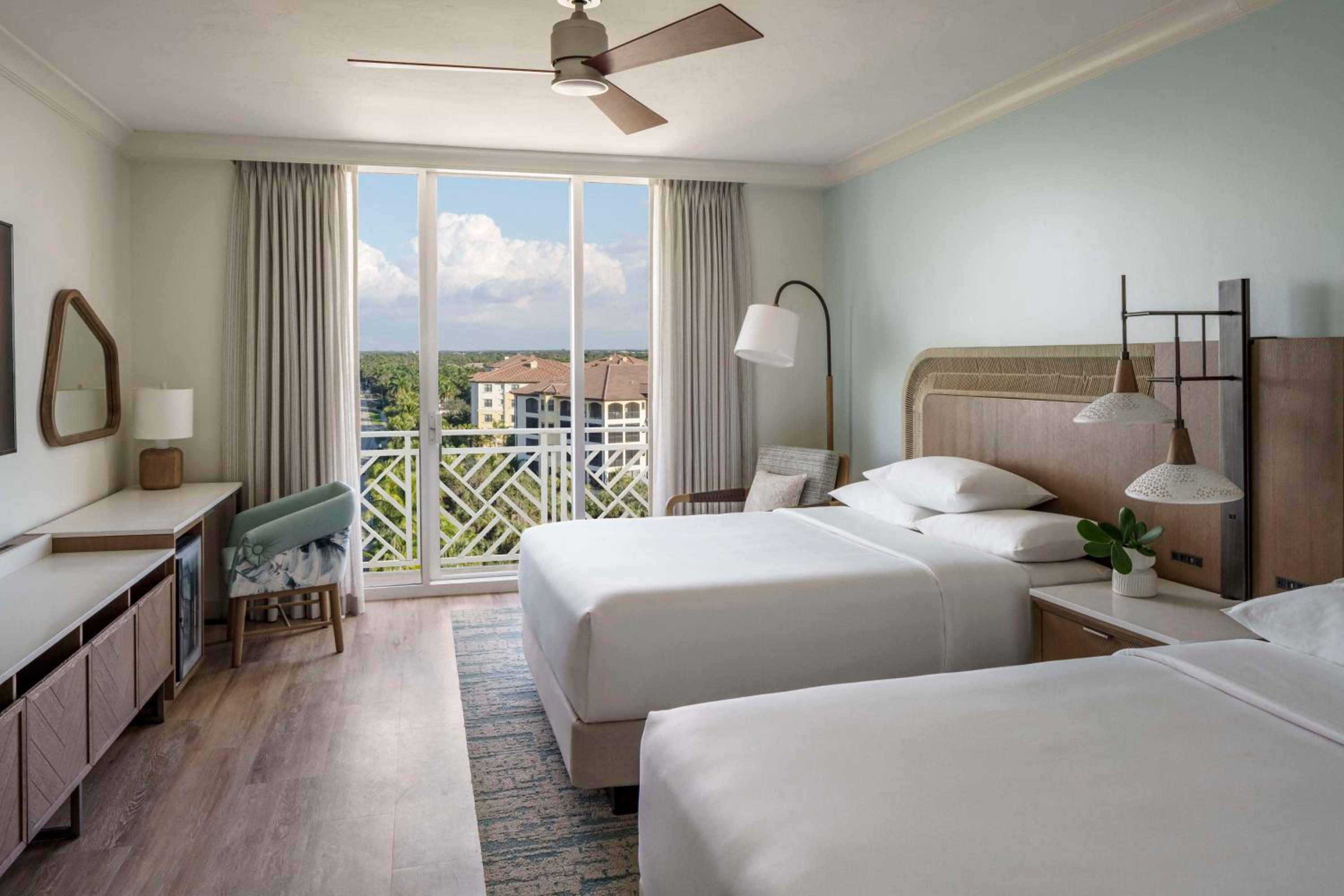 Queen Room with Two Queen Beds and Accessible Shower - Disability Access - Photo 3