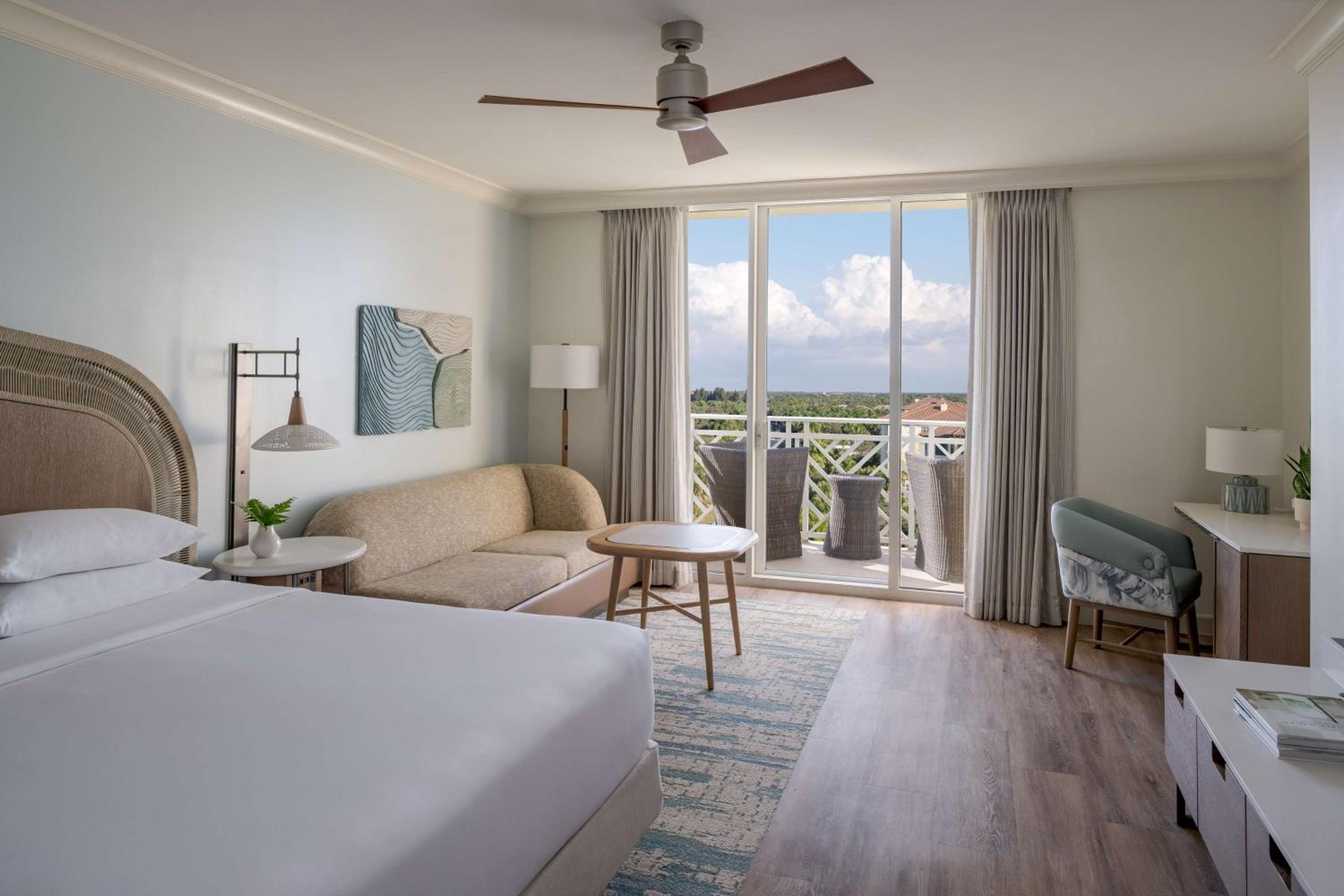 King Room with Sofa Bed and Balcony - Photo 3
