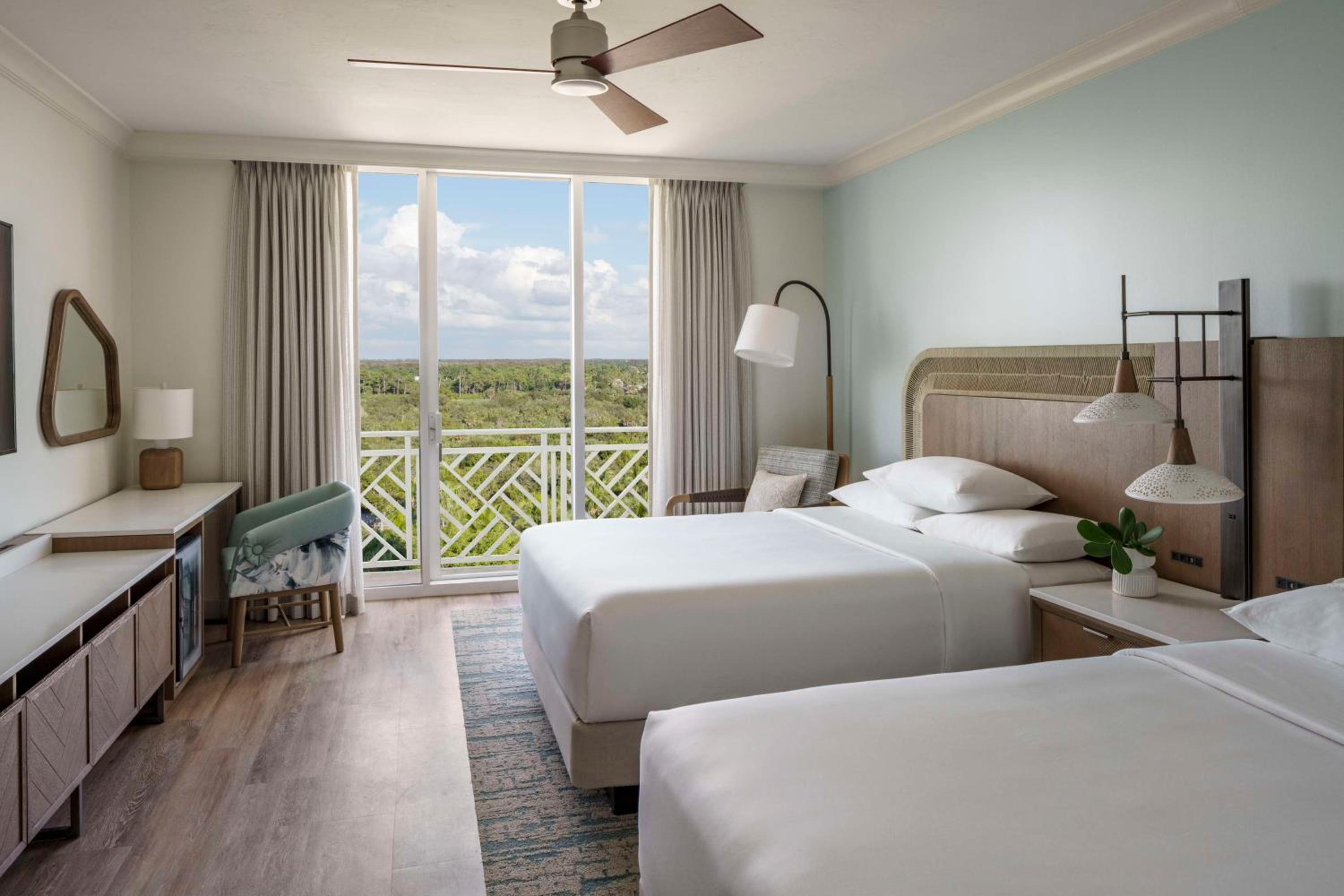 Queen Room with Two Queen Beds and Partial Bay View  - Photo 3