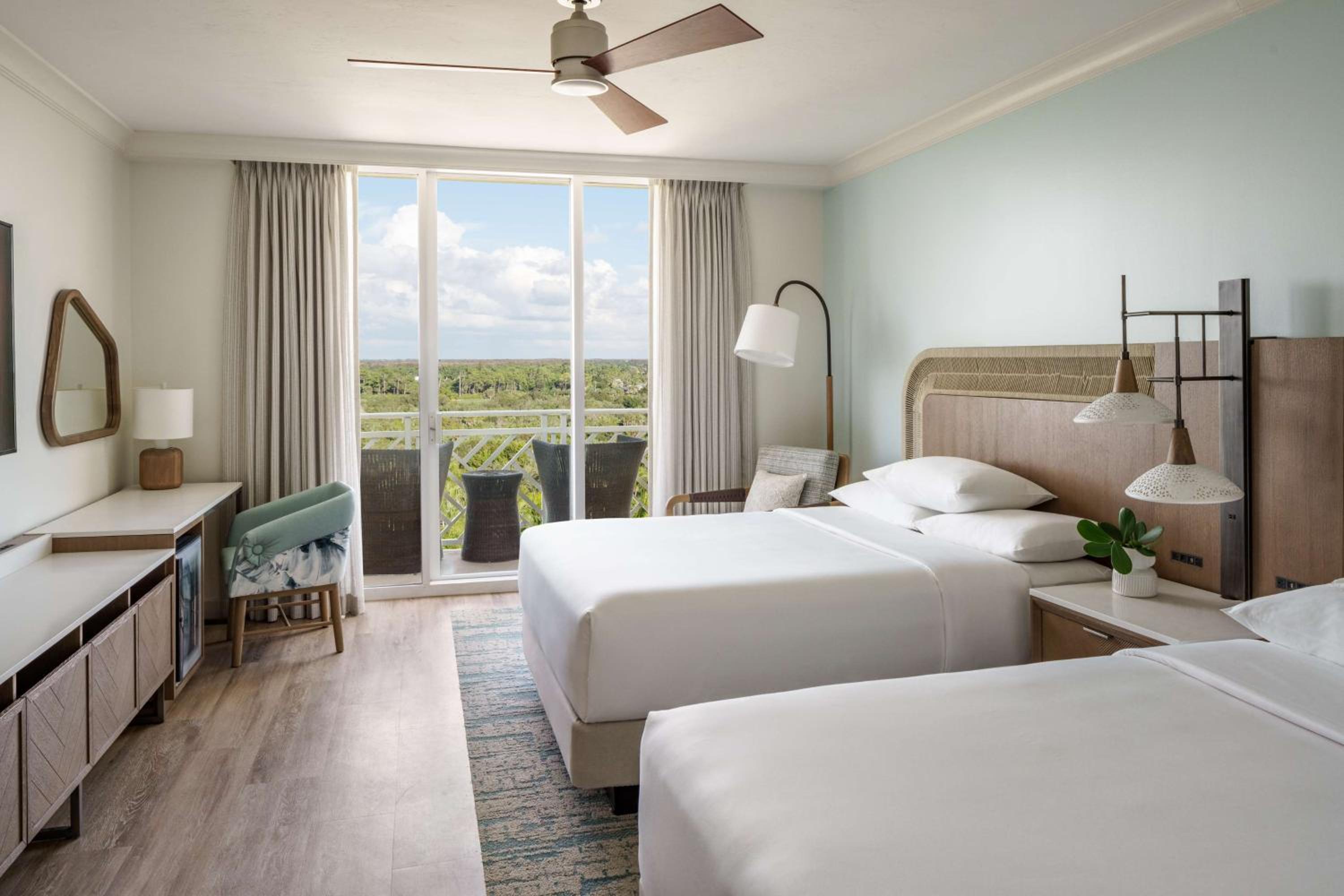Queen Room with Two Queen Beds, Balcony and Partial Bay View - Photo 3