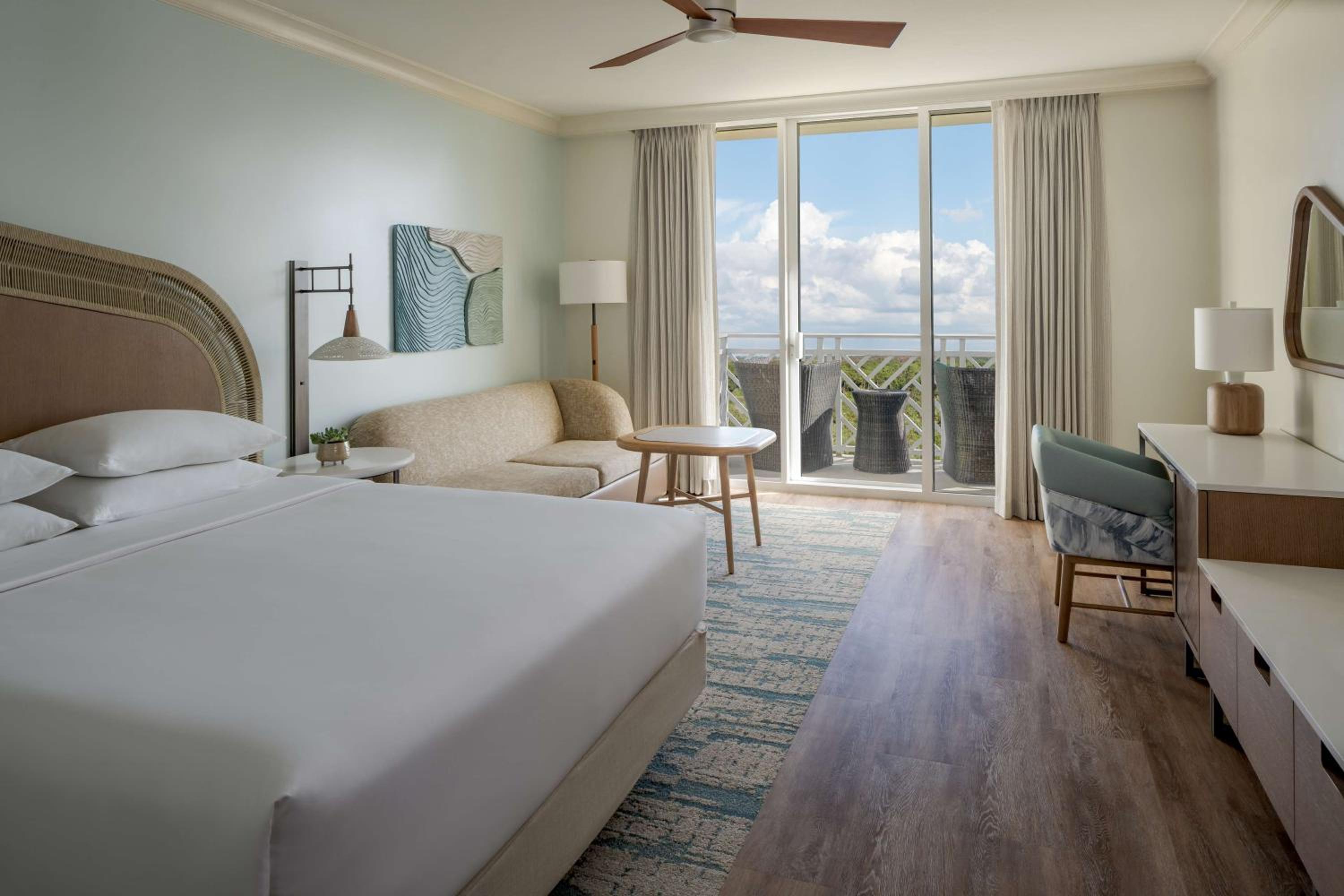 King Room with Sofa Bed and Balcony - Photo 4