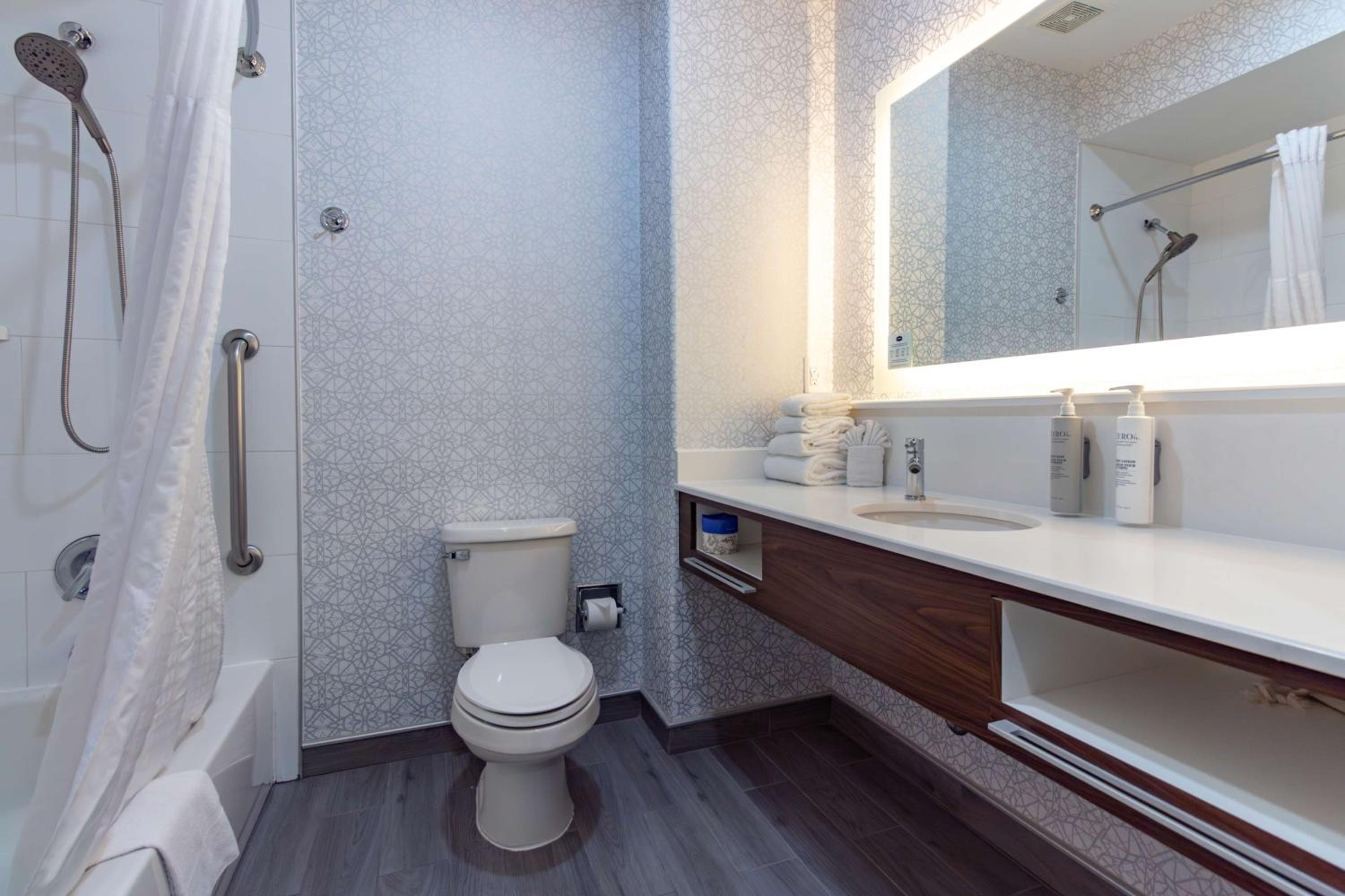 King Studio Suite - Non-Smoking - Photo 3