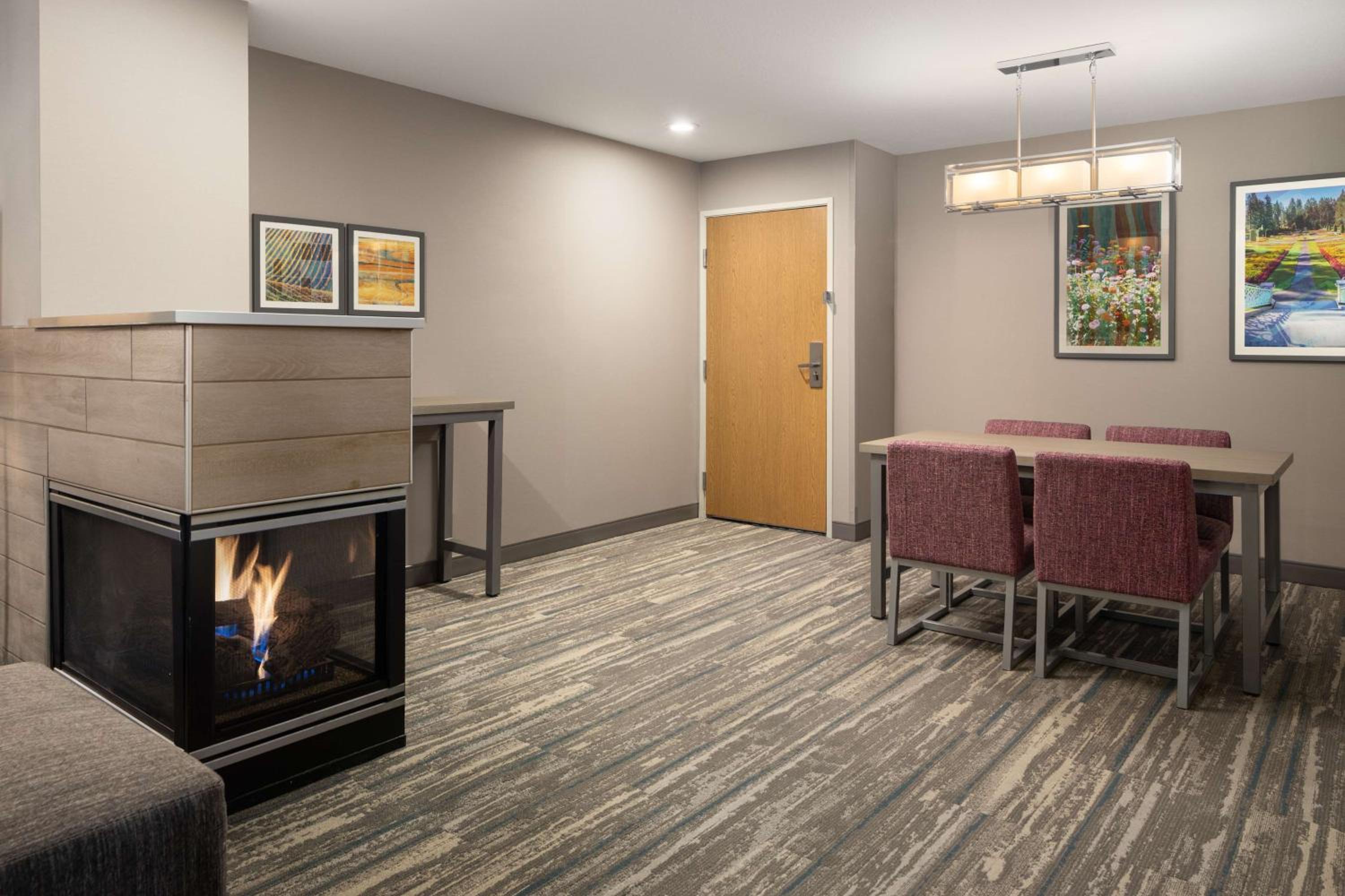 One-Bedroom King Suite - Non-Smoking - Photo 3