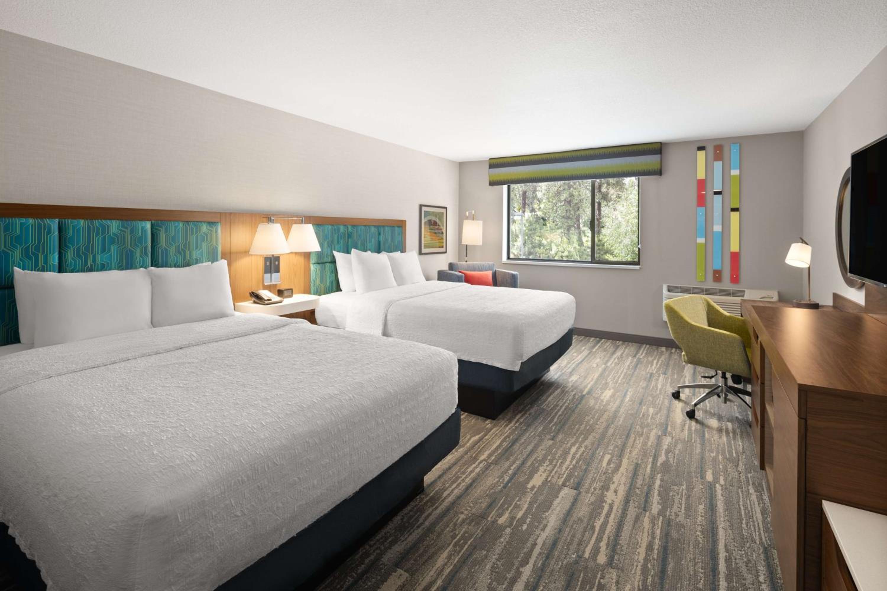 Room with Two Queen Beds - Non-Smoking - Photo 2