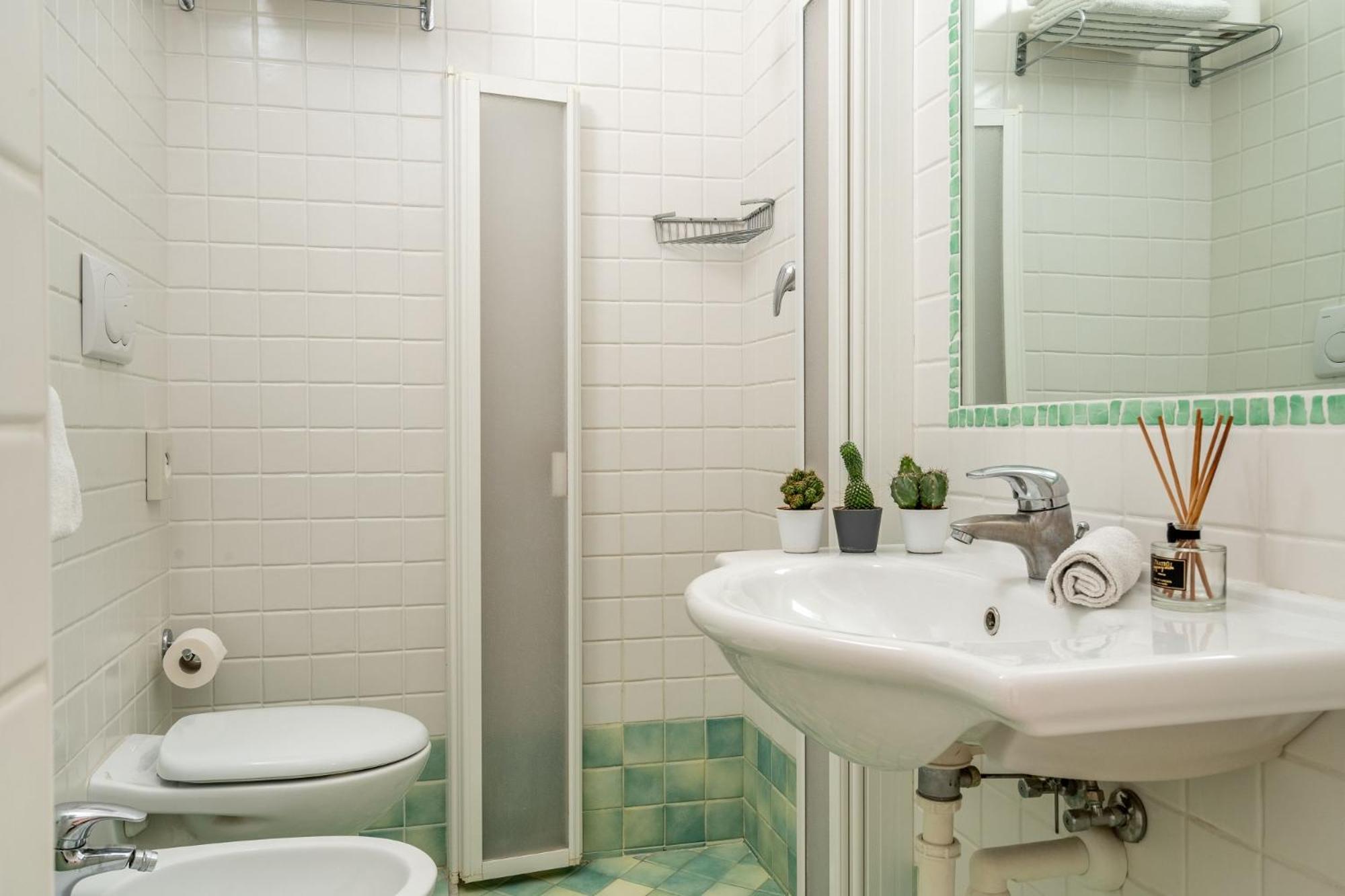 Classic Double or Twin Room with Balcony - Photo 4