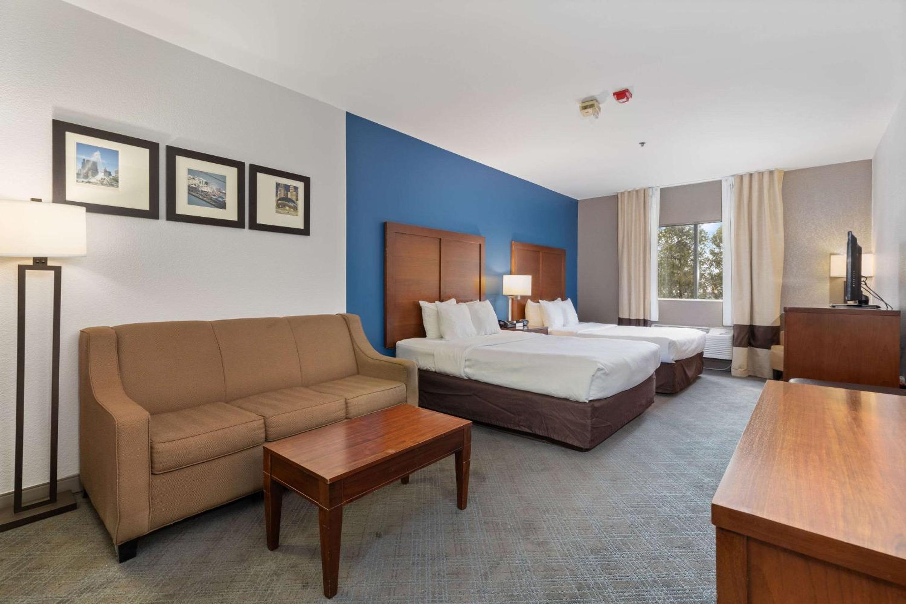 Queen Suite with Two Queen Beds - Photo 1