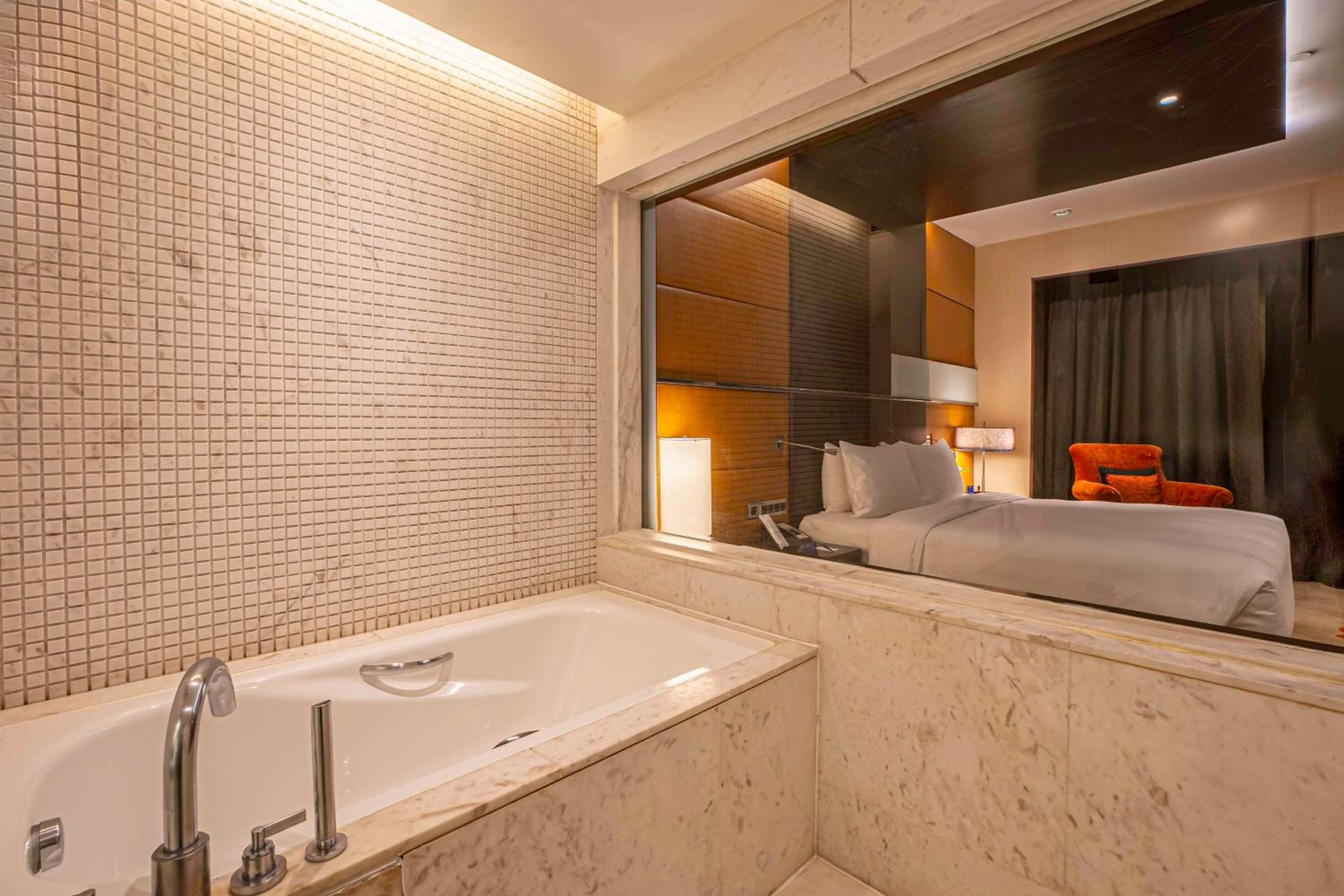 One Bedroom Suite with 10% Discount on F & Soft Beverages, Happy Hours 1+1 on IMFL Drinks (16:00-18:00 Hrs) at Proof Patio Bar) - Photo 3