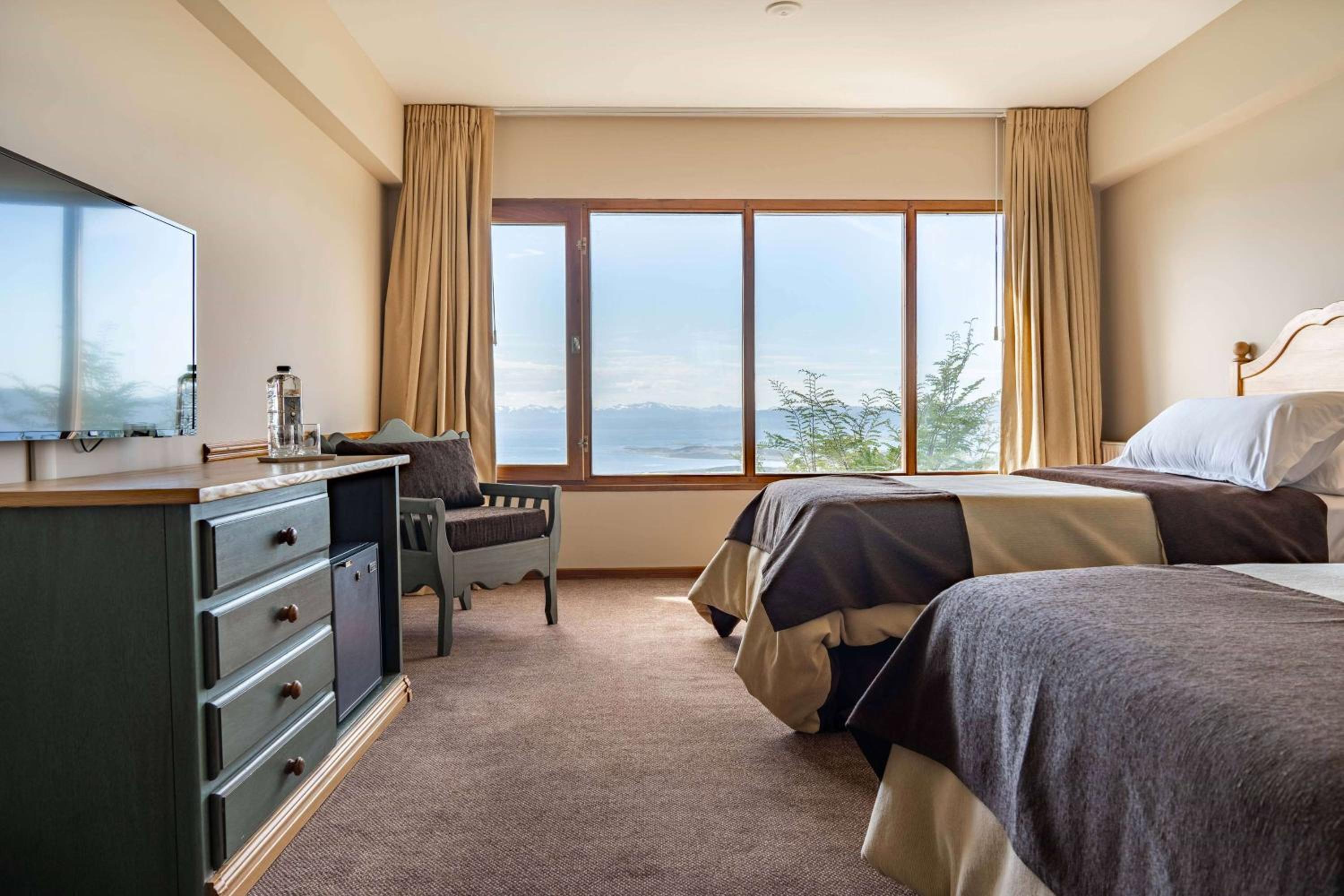 Standard Twin Room with Glacier View