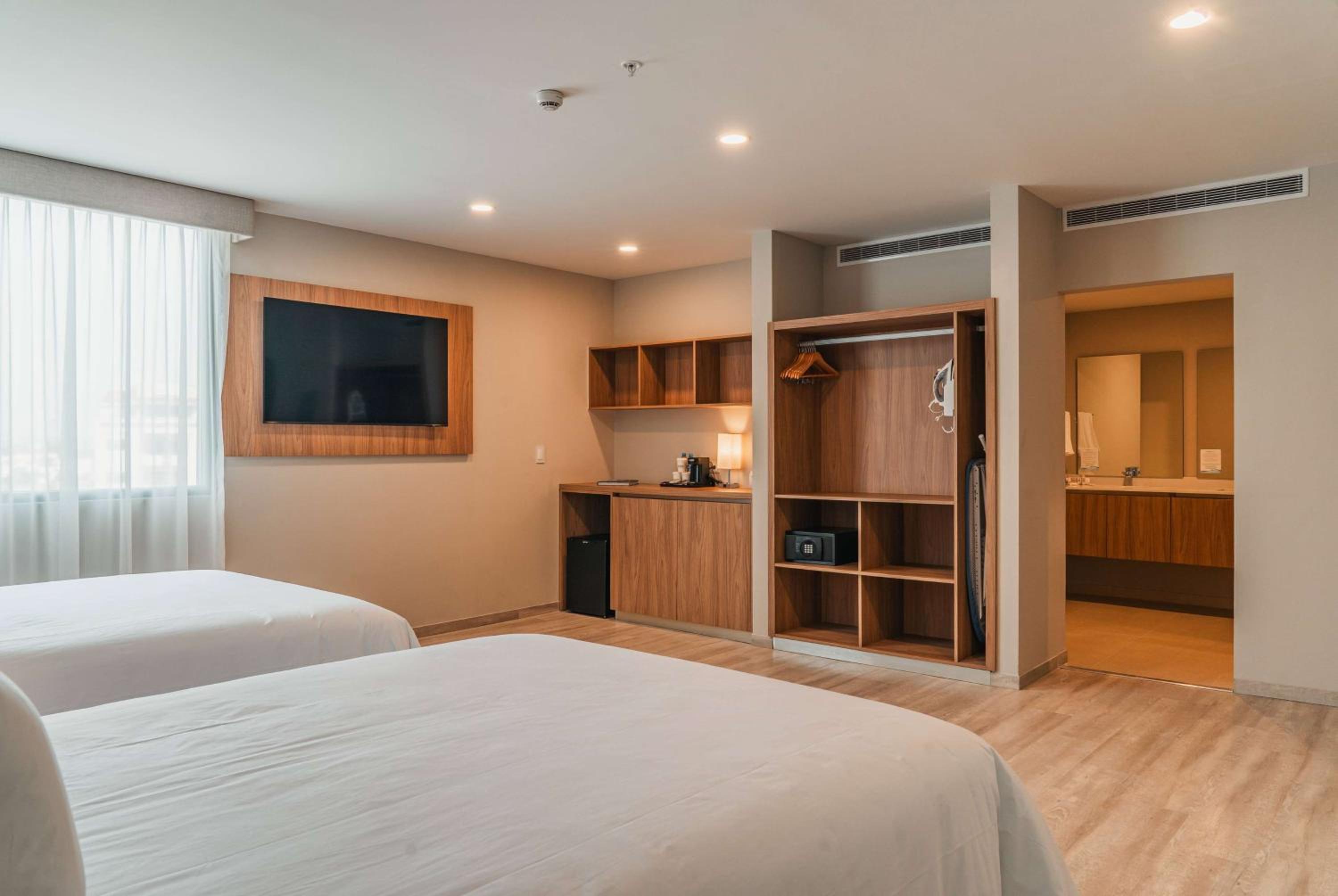 Queen Room with Two Queen Beds - Non-Smoking - Photo 1