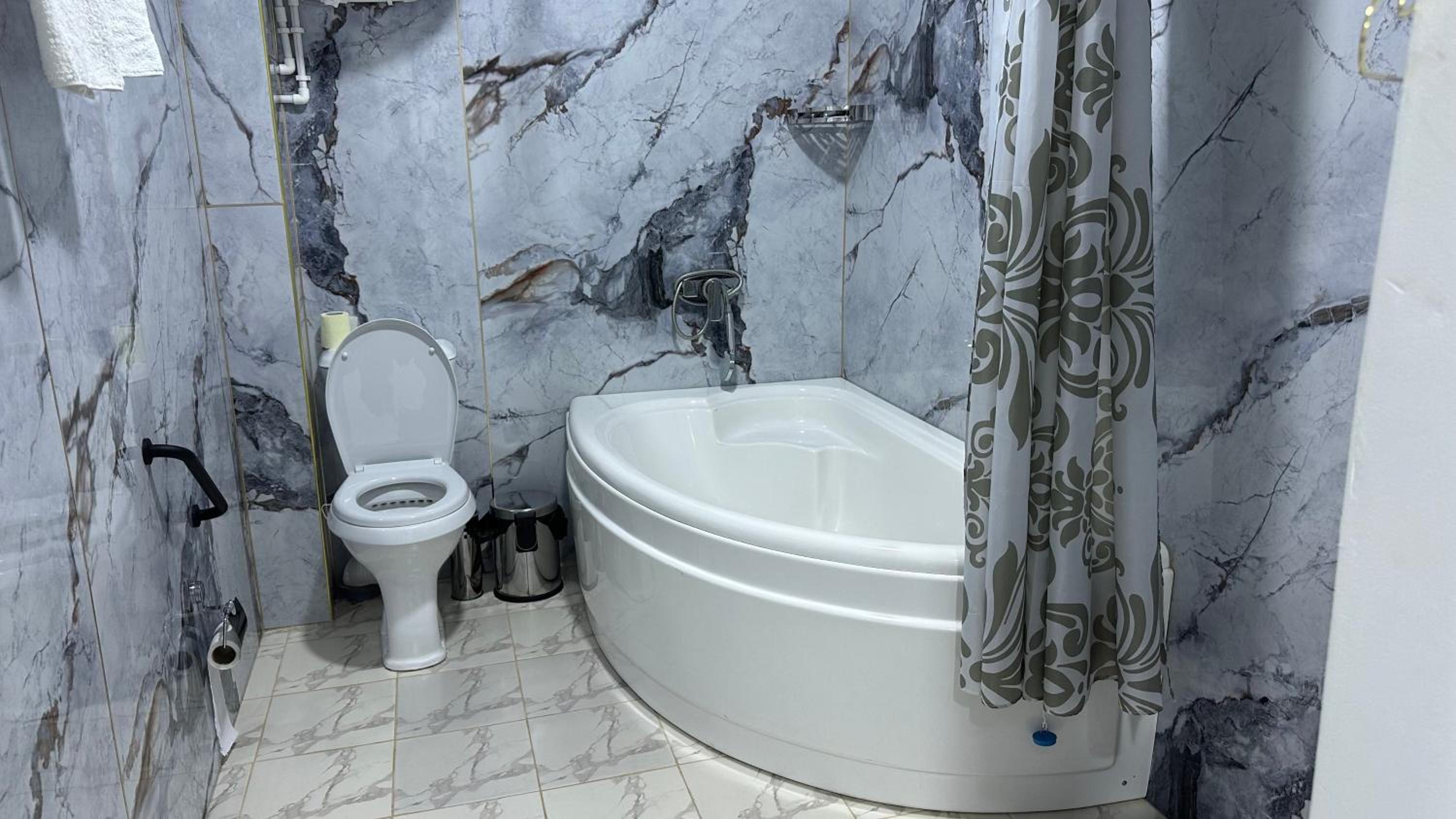 Double Room with Private Bathroom photo 2