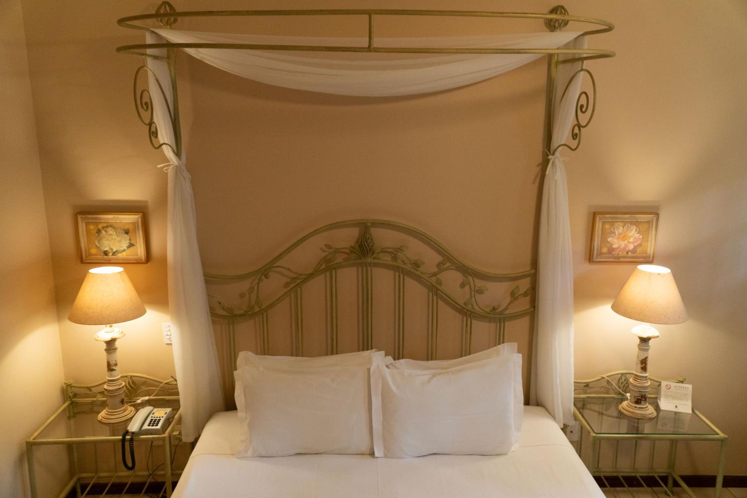 Deluxe Suite with Spa Bath