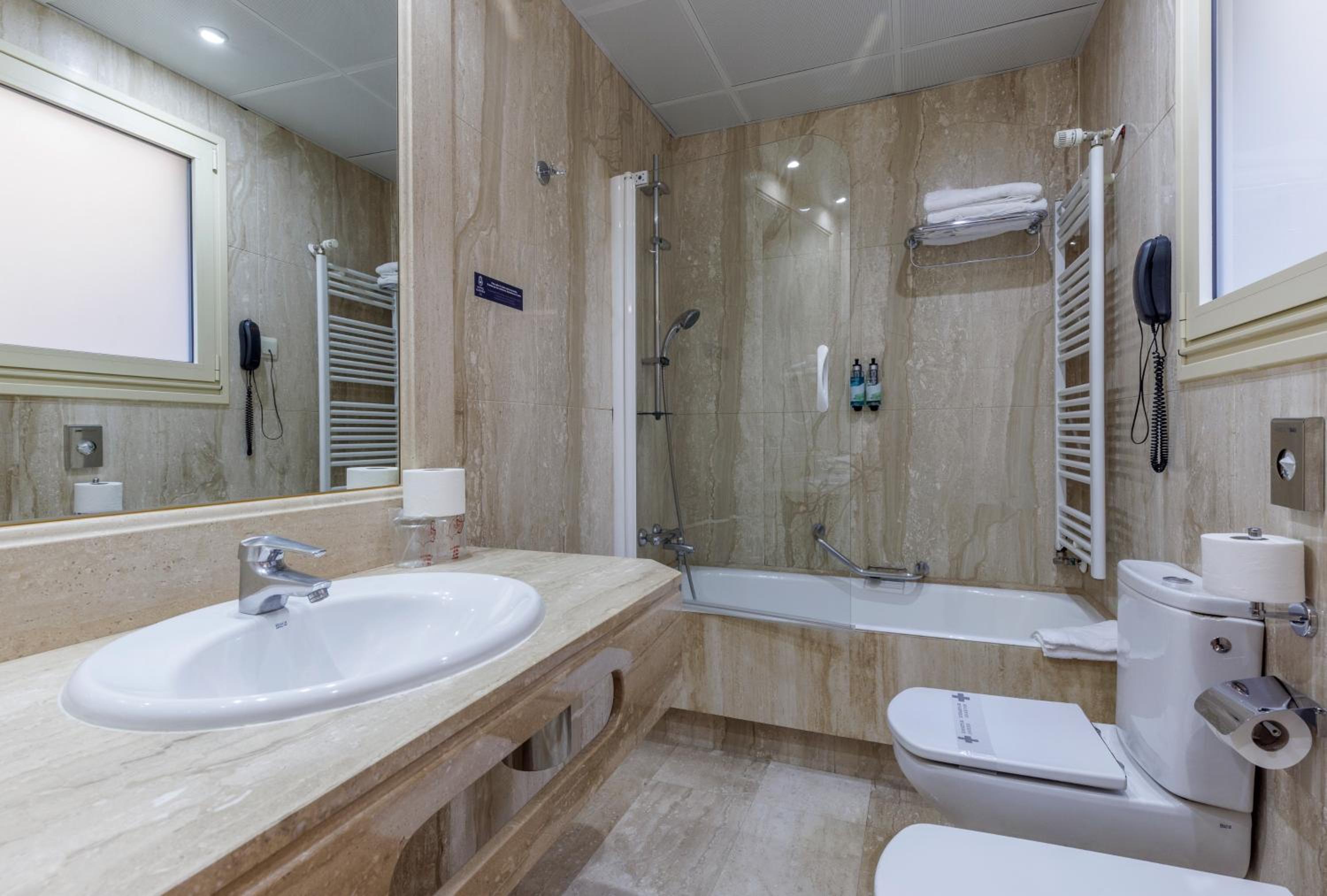 Double or Twin Room photo 3
