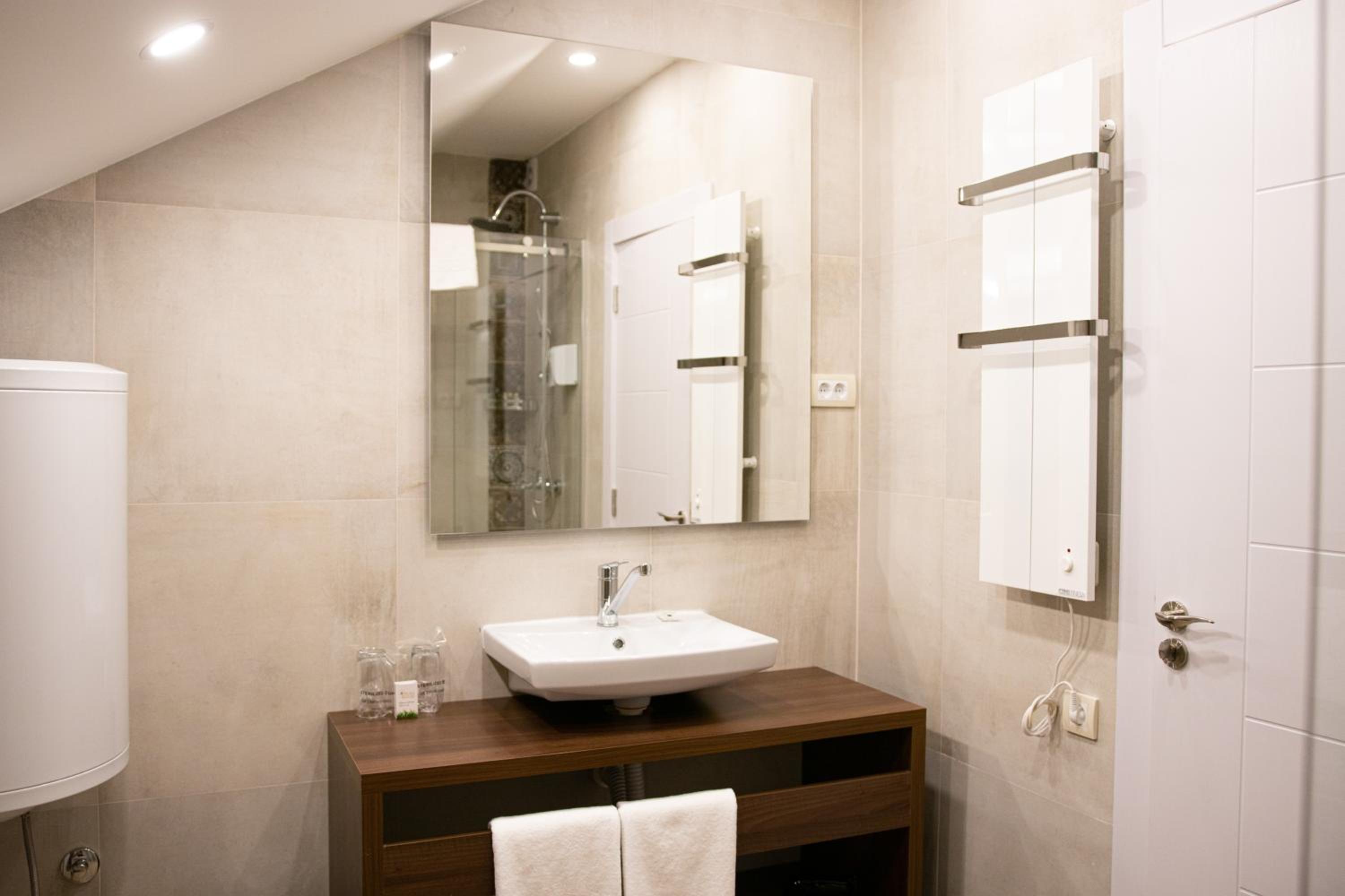 Family Suite - Photo 11
