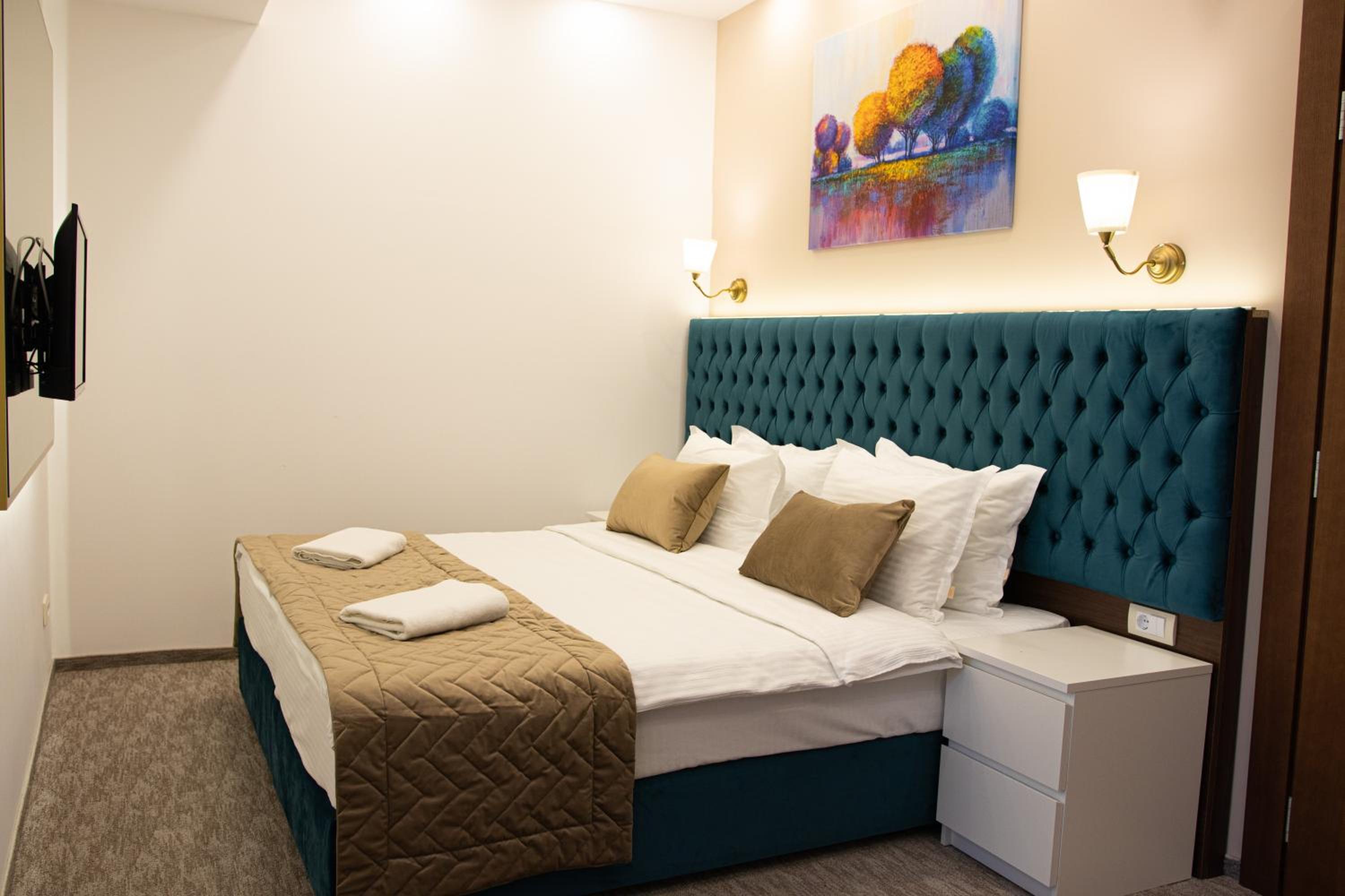 Standard Double or Twin Room - Photo 21
