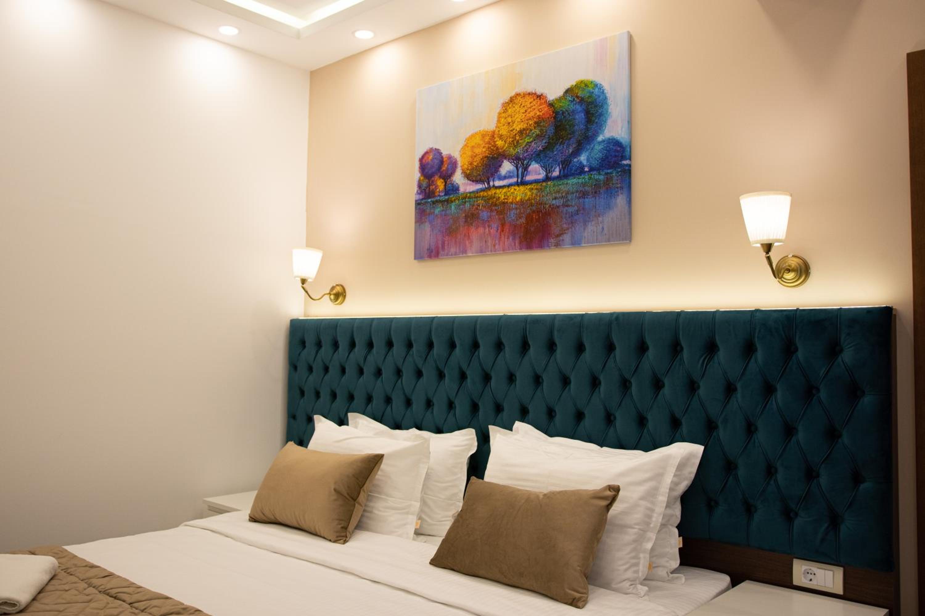 Standard Double or Twin Room - Photo 20