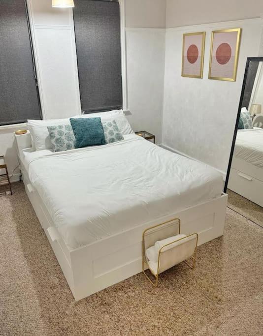 Three-Bedroom House photo 2