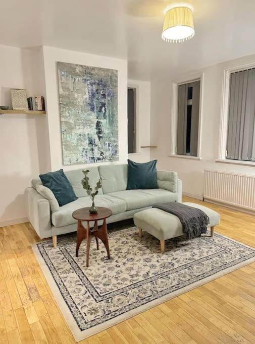Three-Bedroom House photo 3