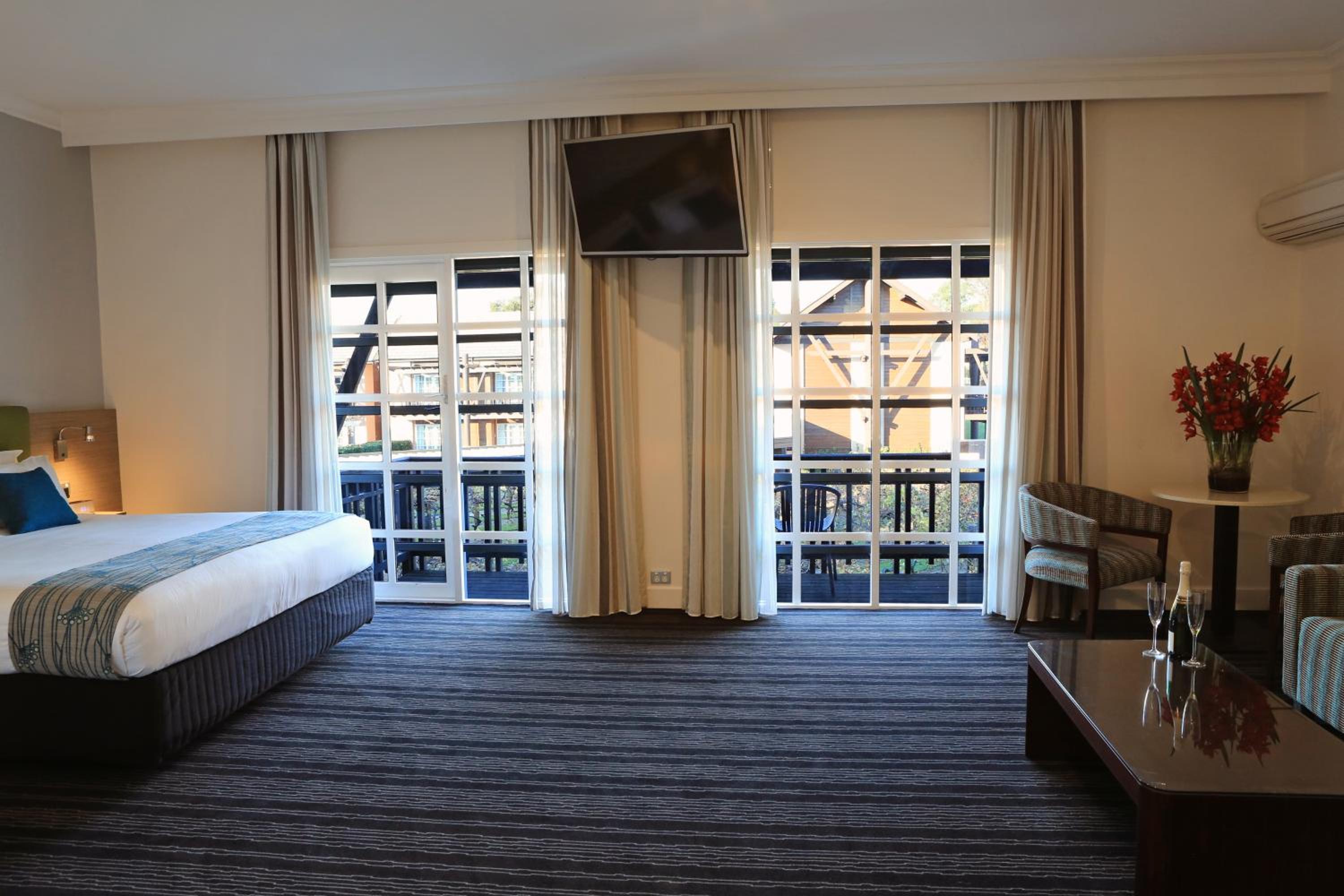 Deluxe King Room - Photo 1