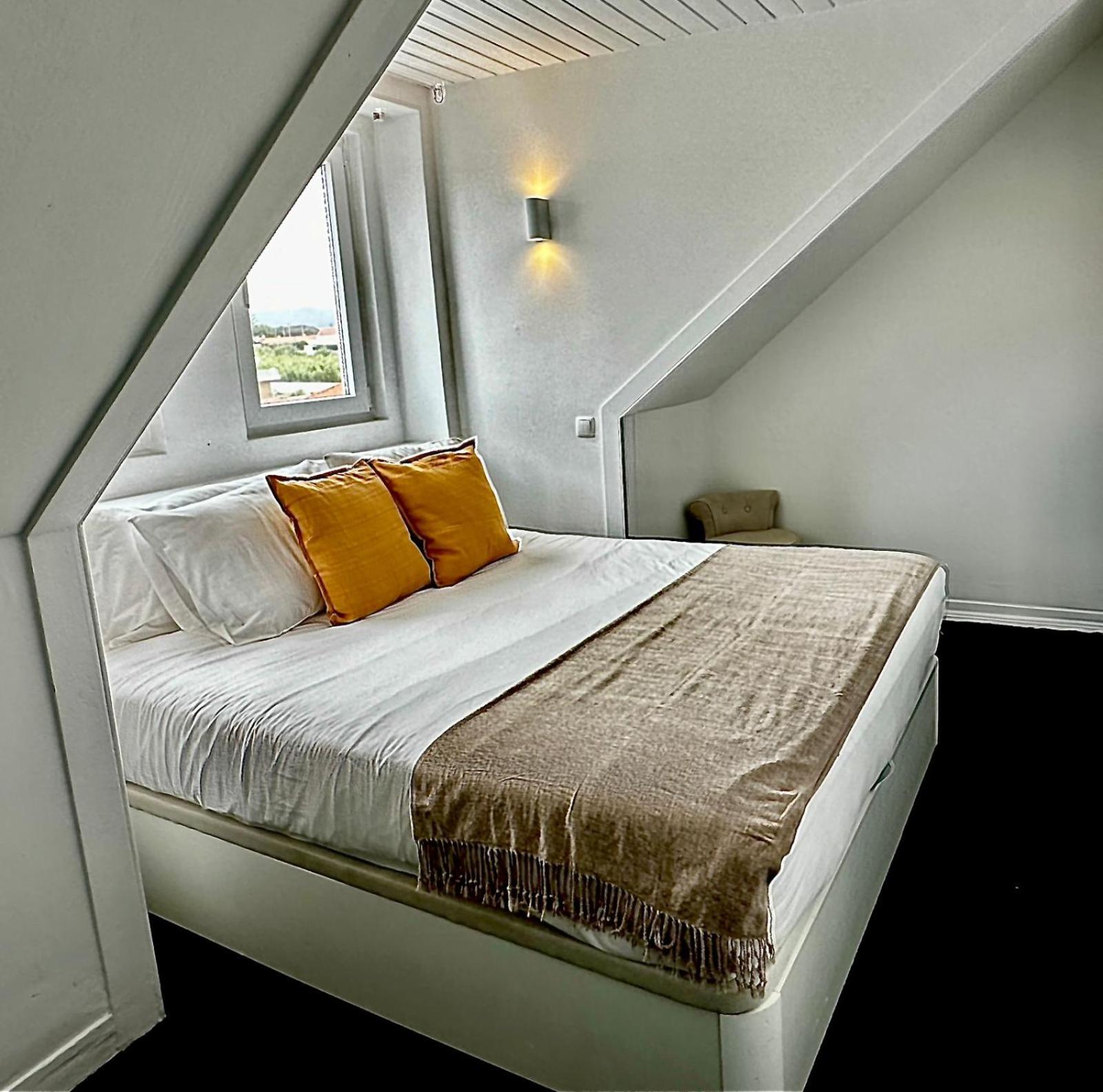 Basic Double Room - Skylight Moon