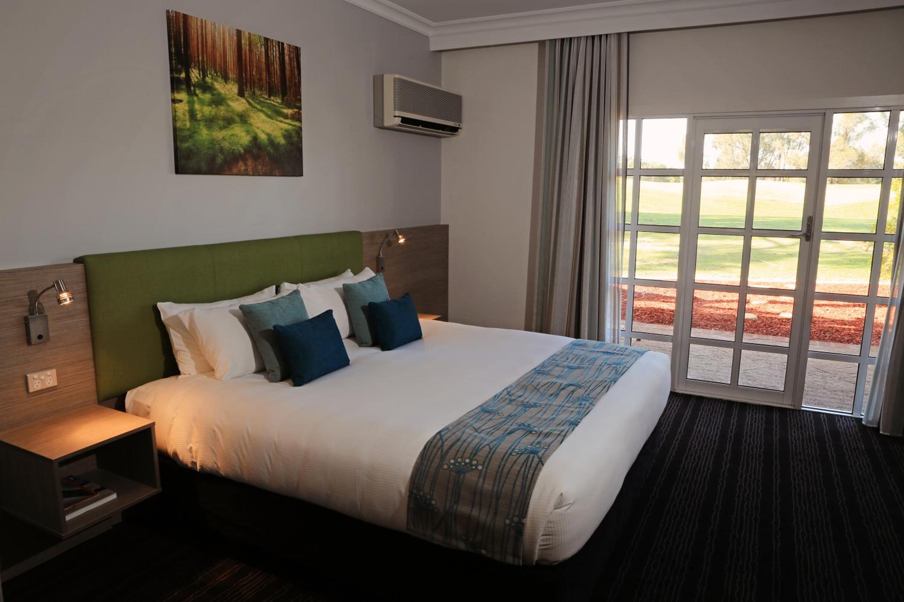 Executive Suite - Photo 3