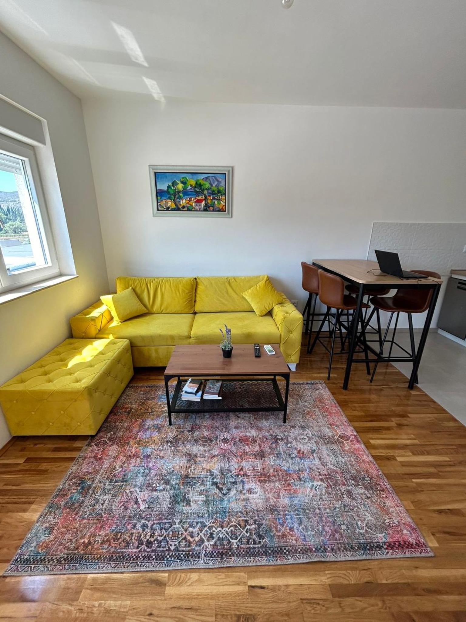 One-Bedroom Apartment photo 1