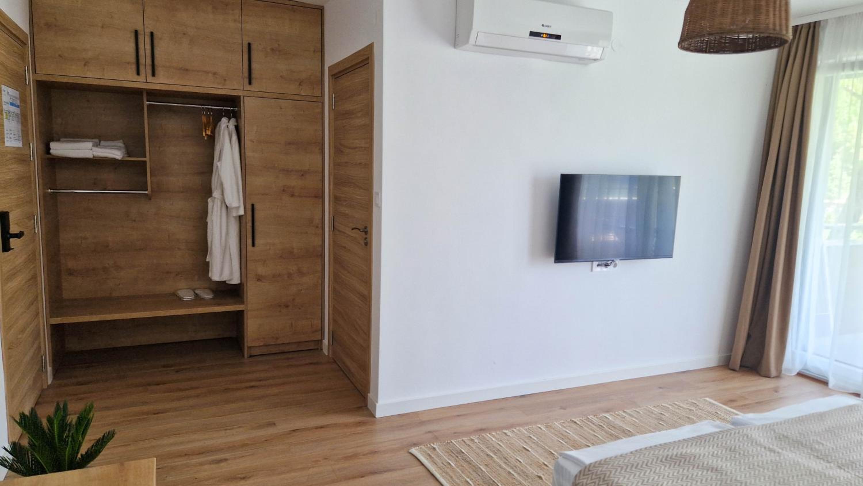 Double Room - Disability Access photo 2