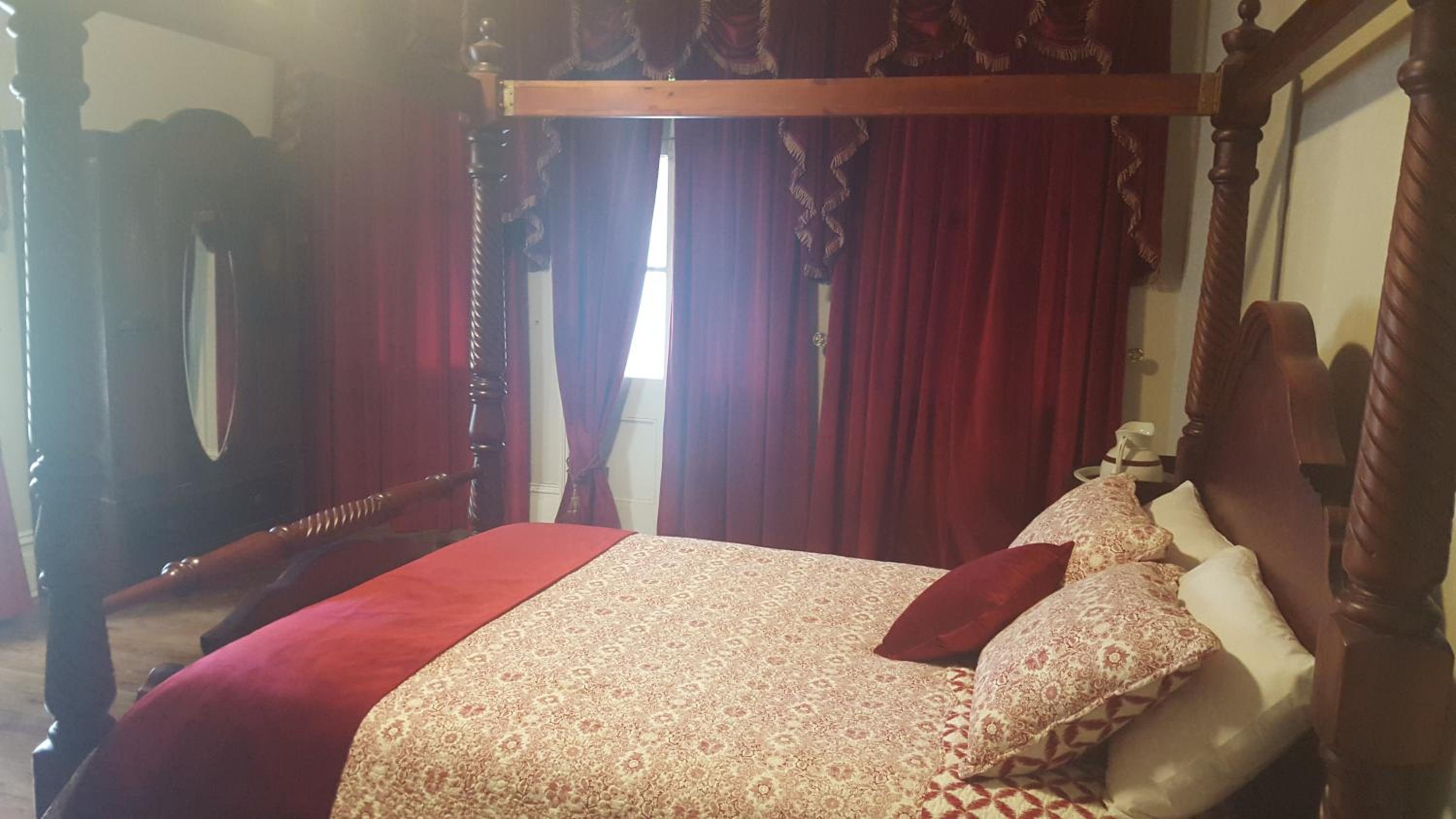 Superior Queen Room with Shared Bathroom photo 3