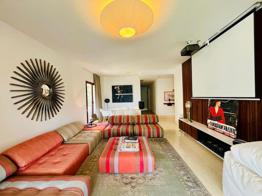 Apartamento de dos habitaciones con terraza y vista al mar