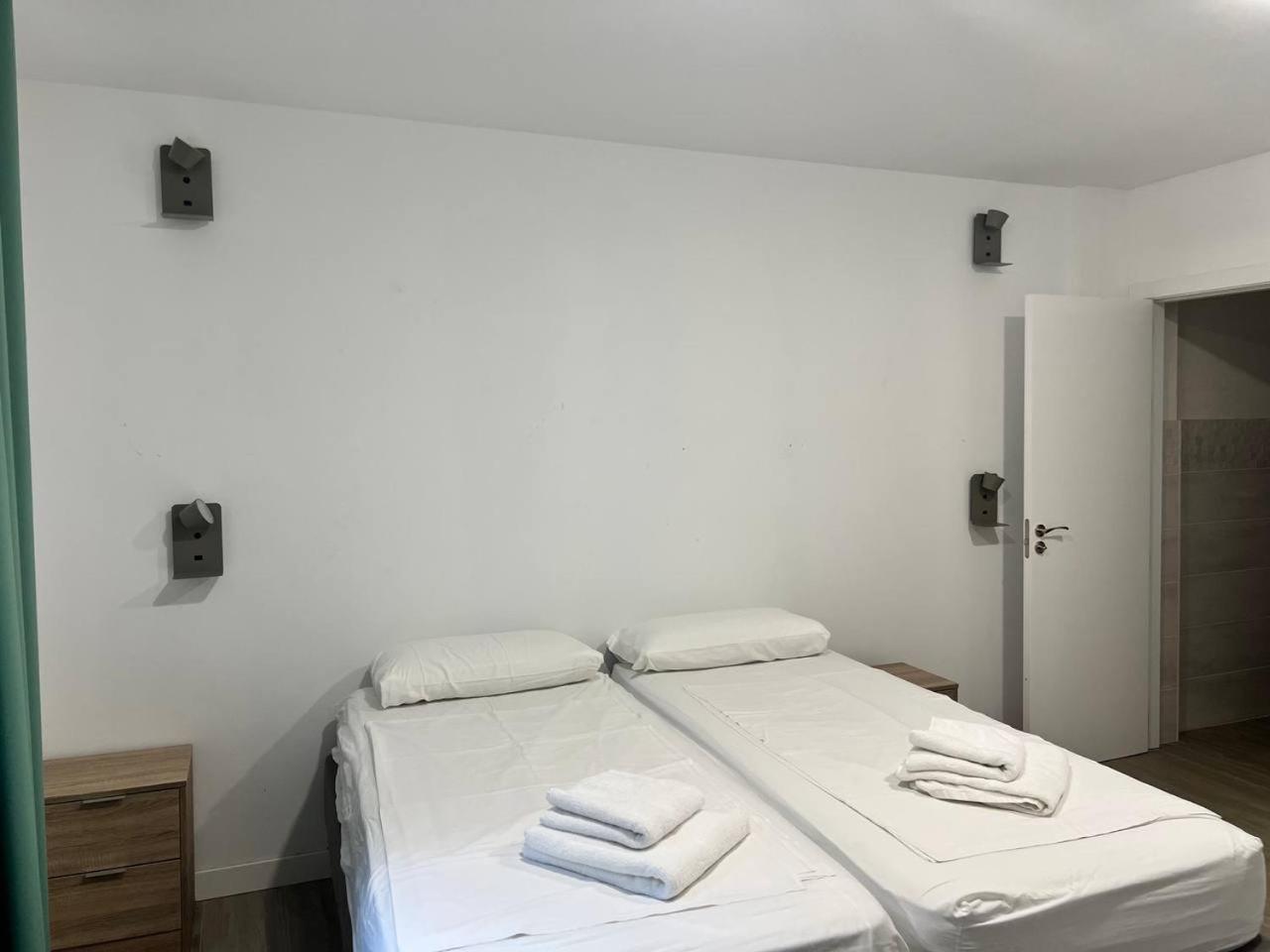 Deluxe Queen Room - Photo 13