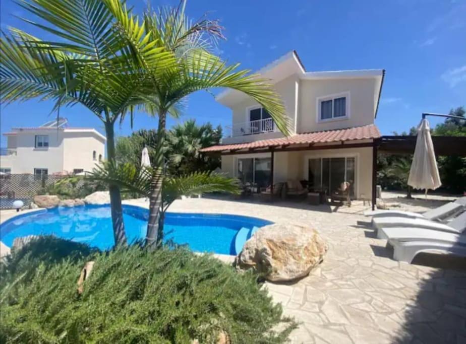 Three-Bedroom Villa photo 2