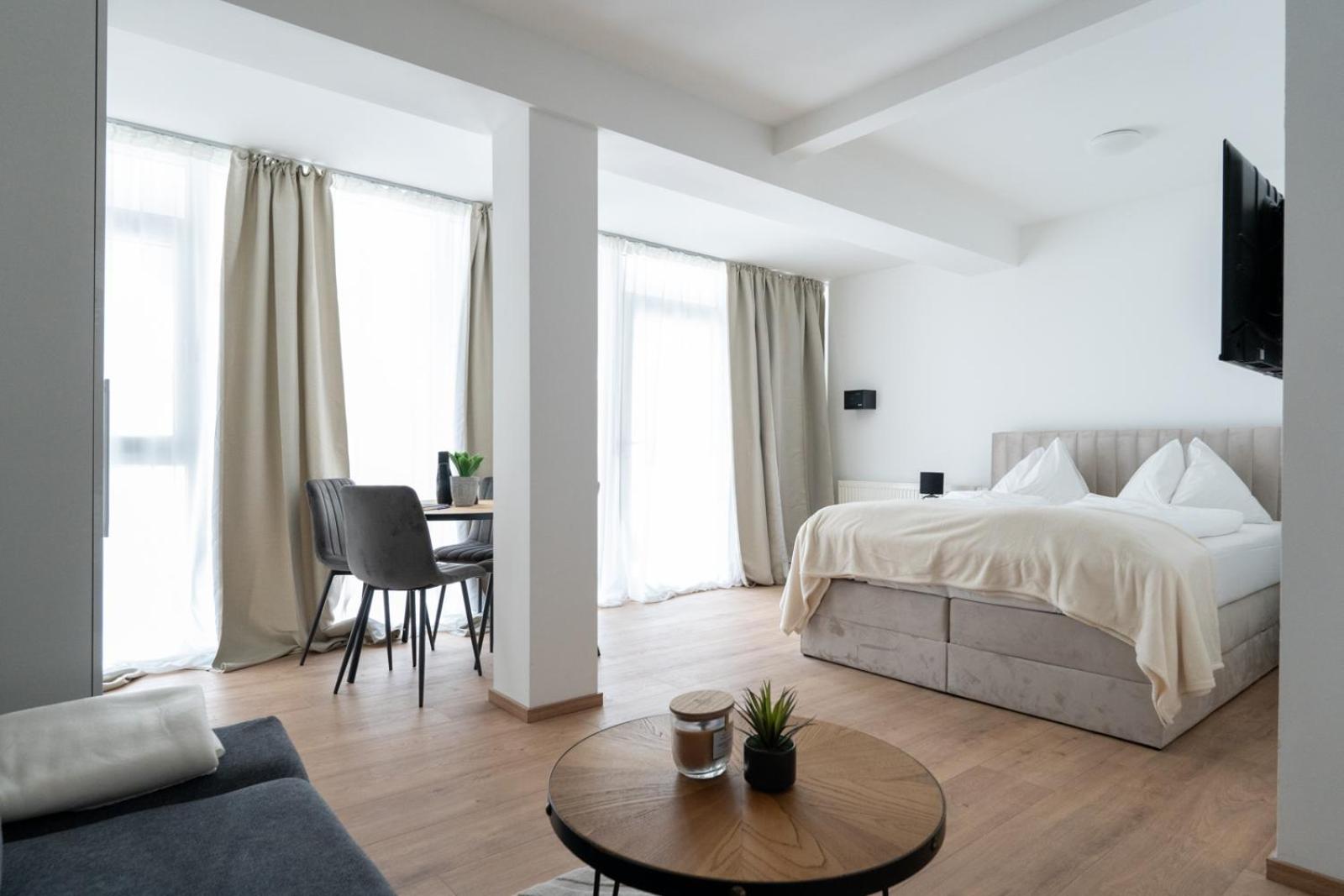 One-Bedroom Apartment photo 1