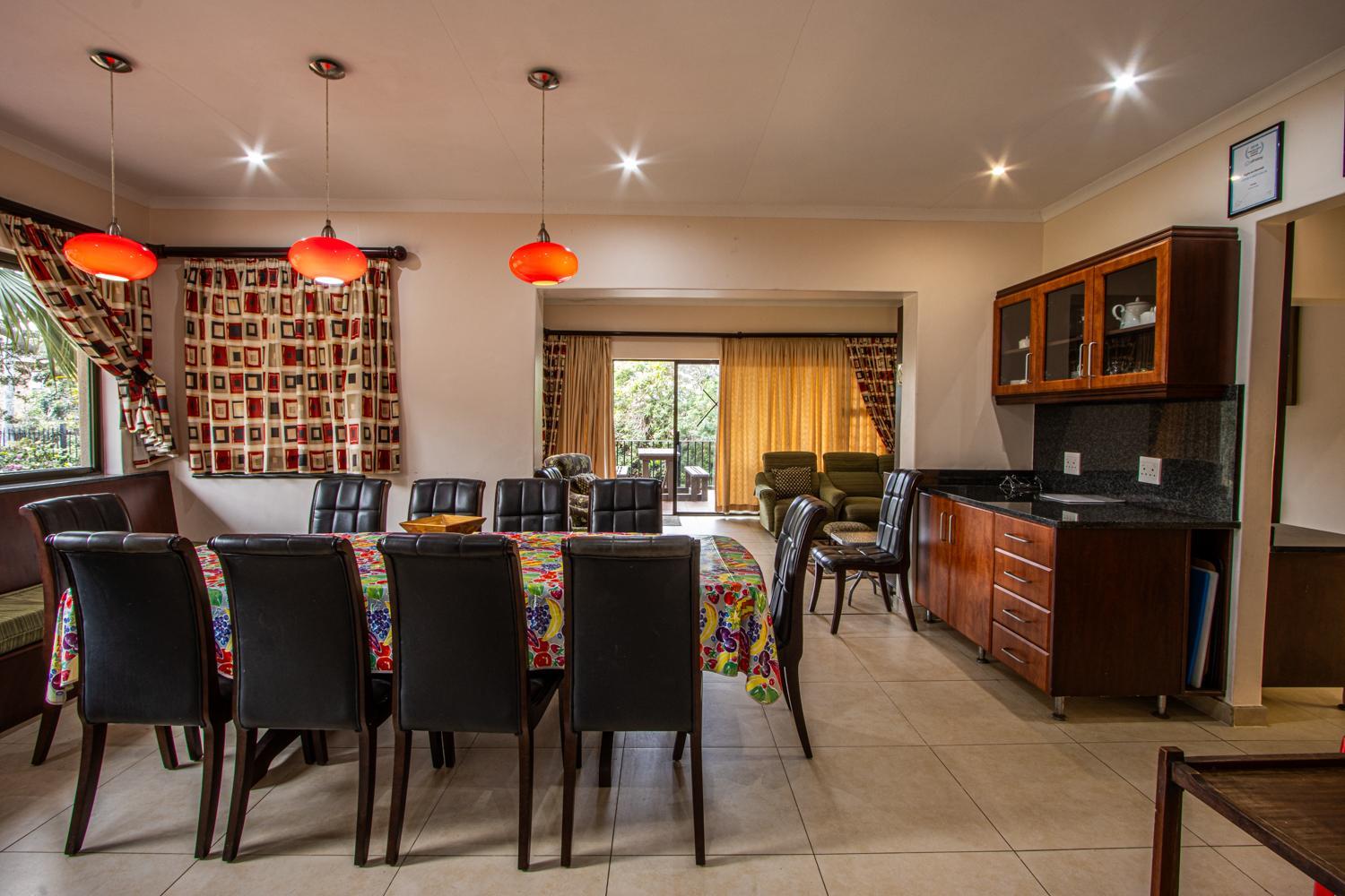 Six-Bedroom House photo 2
