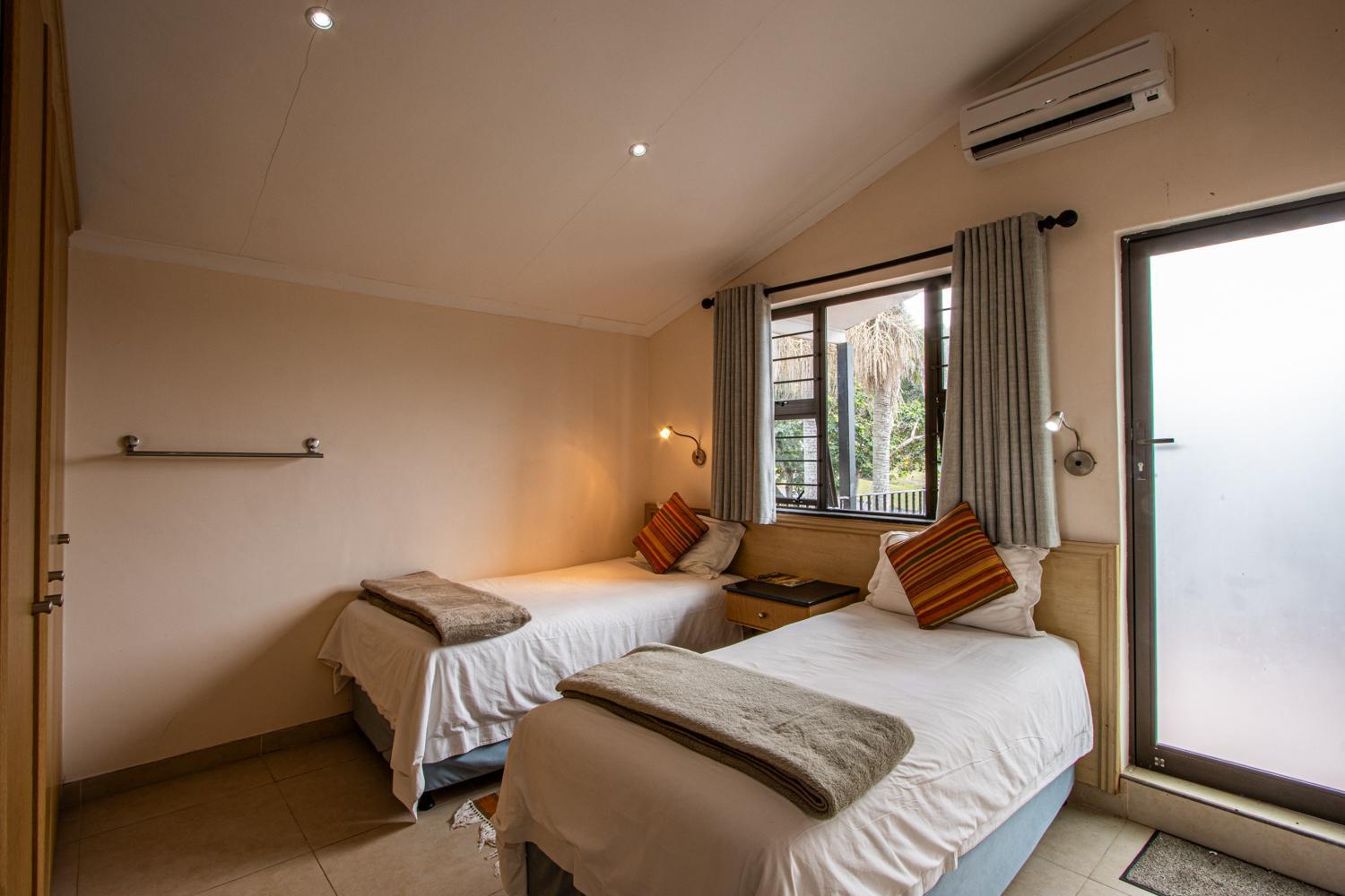 Six-Bedroom House photo 1