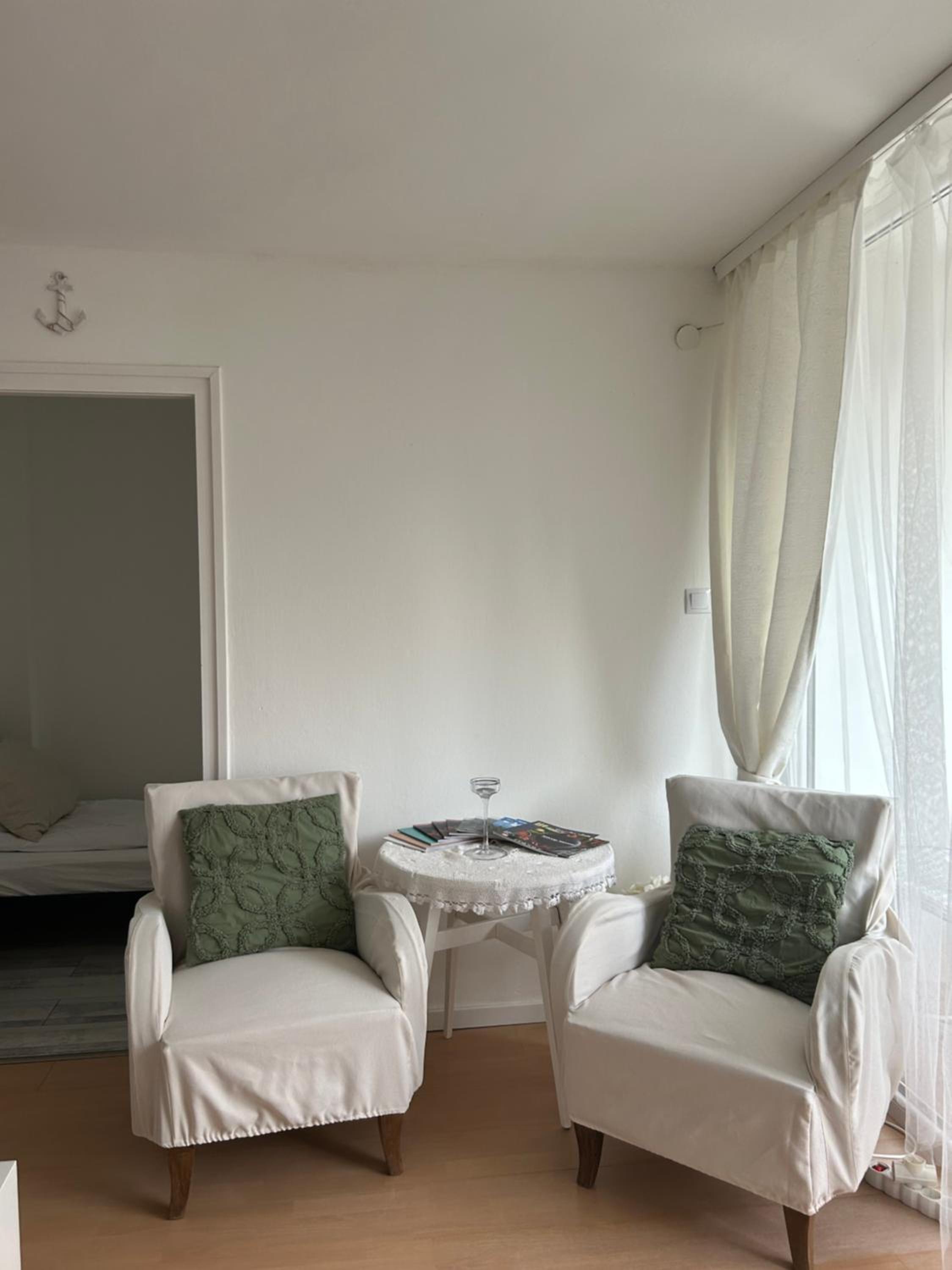 One-Bedroom Apartment photo 1