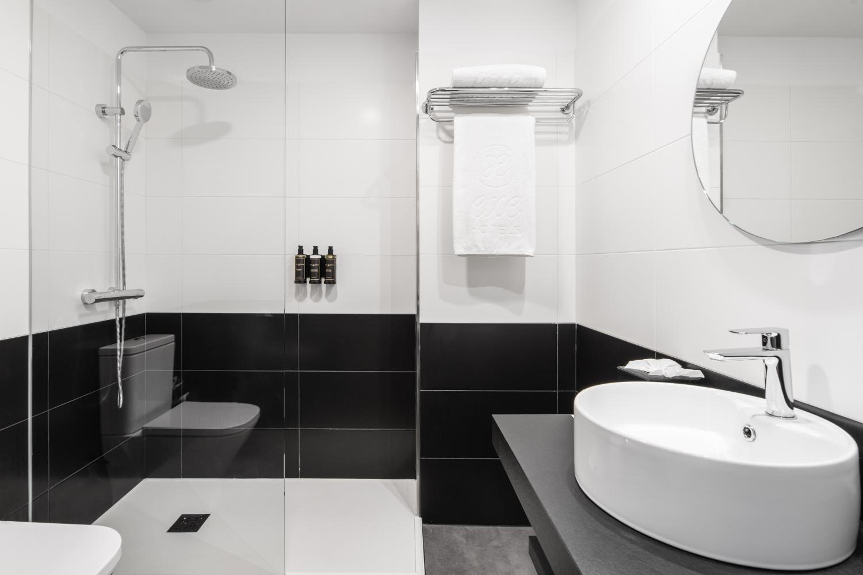 Deluxe Double or Twin Room - Photo 3